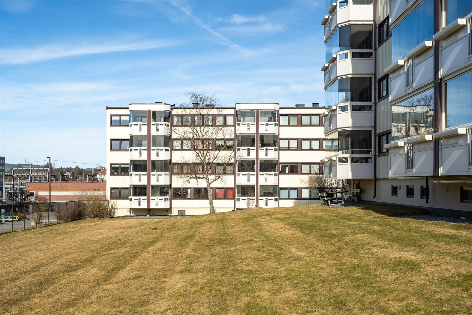 Borettslaget har pent opparbeidet fellesområde. Galleribilde