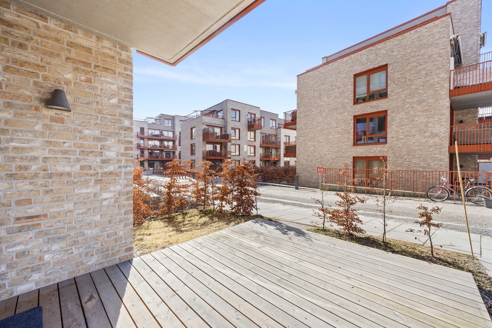 Verandaen er på hele 11 kvm med god plass til ønsket møblering Galleribilde