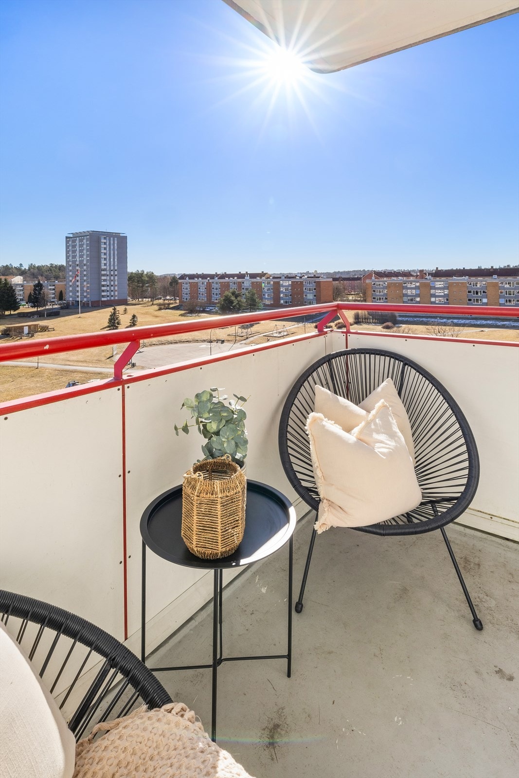 Her får kjøper gleden av gode solforhold og plass til en liten sittegruppe. Galleribilde