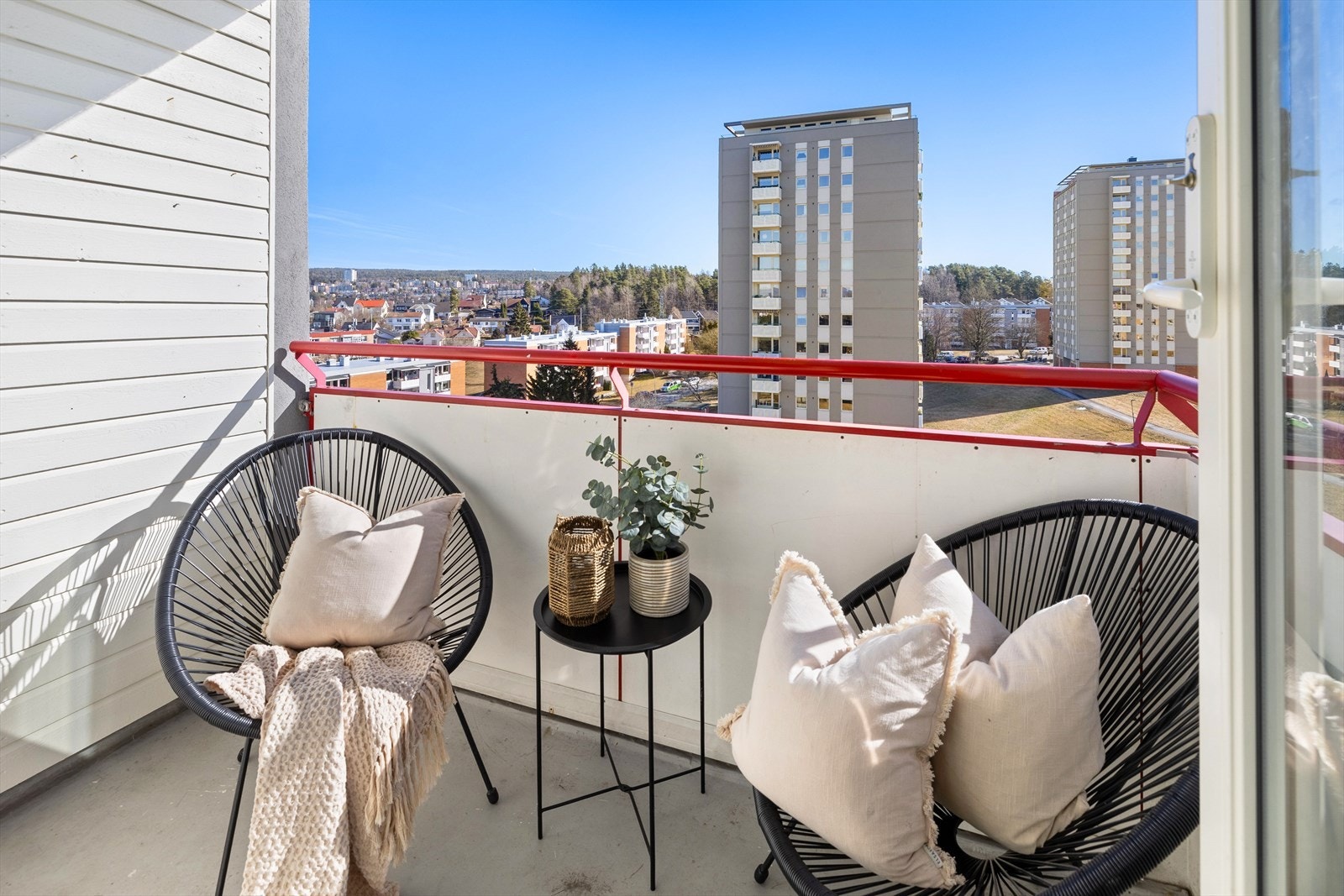 Fra stue er det utgang til sydvendt balkong på ca. 4 m². Galleribilde