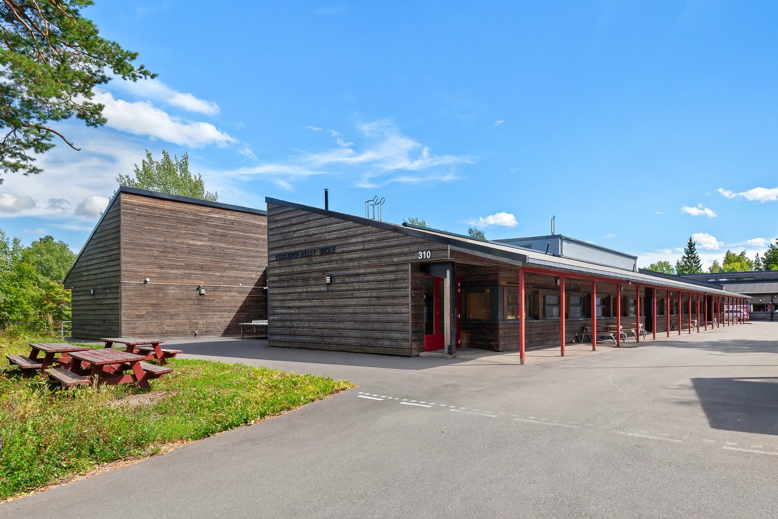 Og til Stasjonsfjellet ungdomsskole. Galleribilde