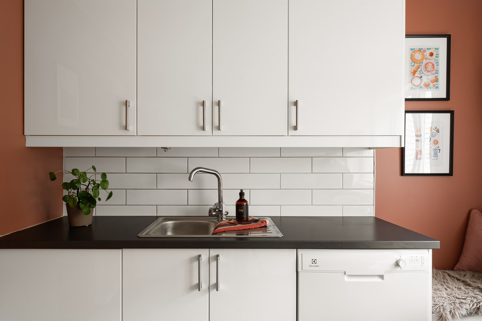 Hvitevarer på kjøkken følger handelen. Galleribilde