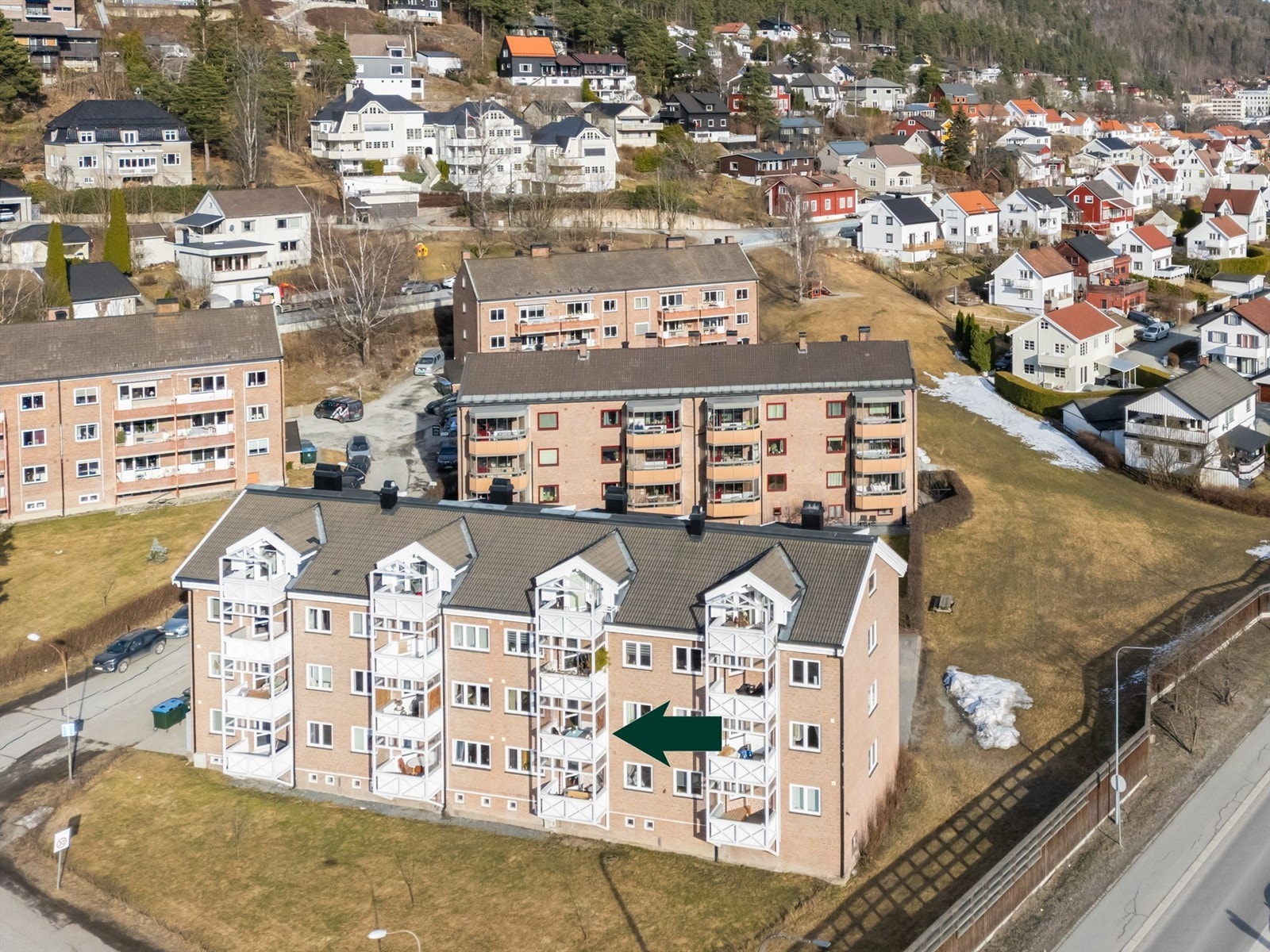 Sentrumsnær og fin beliggenhet i et etablert boligområde Galleribilde