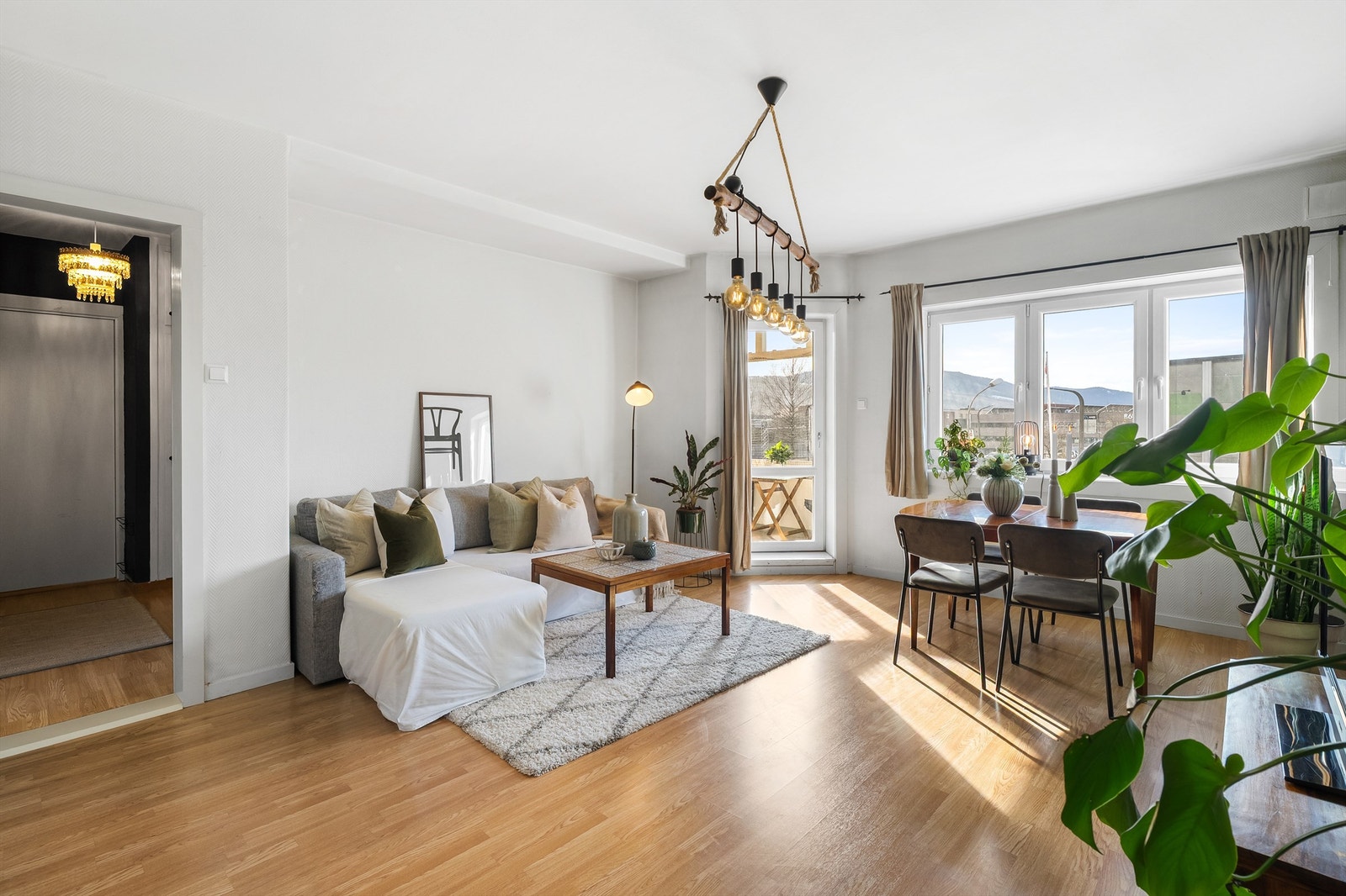 Krogsveen v/Christopher Sand ønsker velkommen til Nordahl Bruns gate 2B Galleribilde