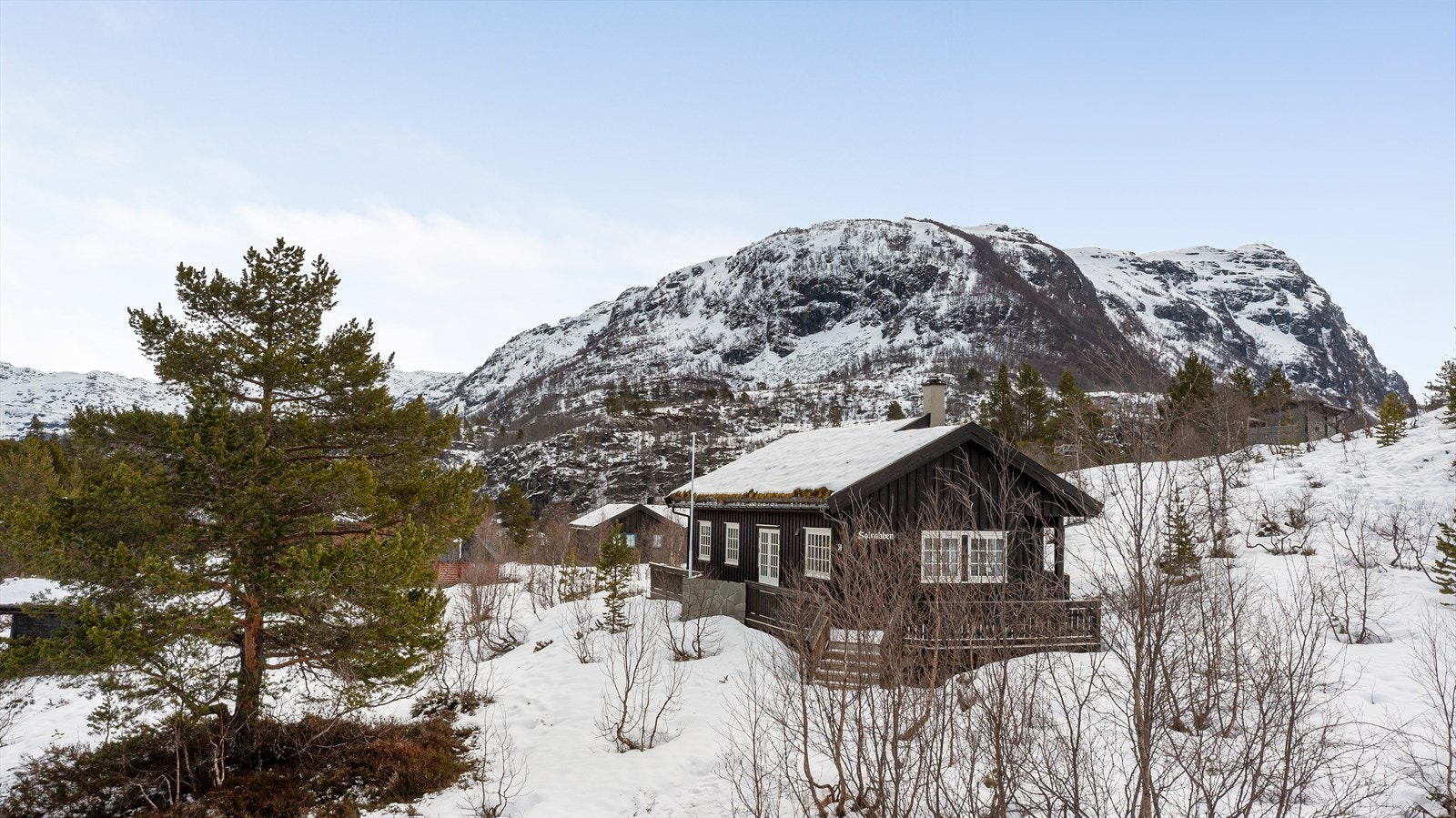 Det er kort kjøreavstand til Korlevoll Skistadion (ca 2 minutter). Røldal skisenter ligger bare en liten kjøretur unna (ca 10 minutter), og byr på flotte slalåmbakker både for store og små, med syv skitrekk og stolheis. Galleribilde