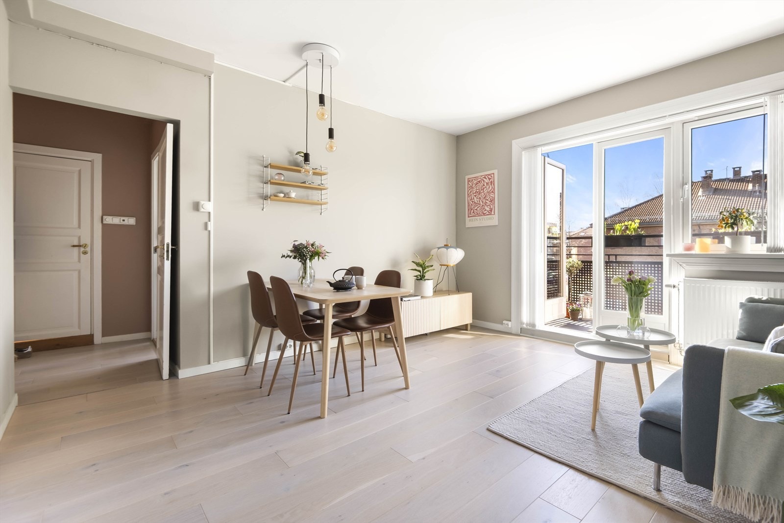 Leiligheten byr på en god planløsning med store vindusflater og luftige rom. Galleribilde