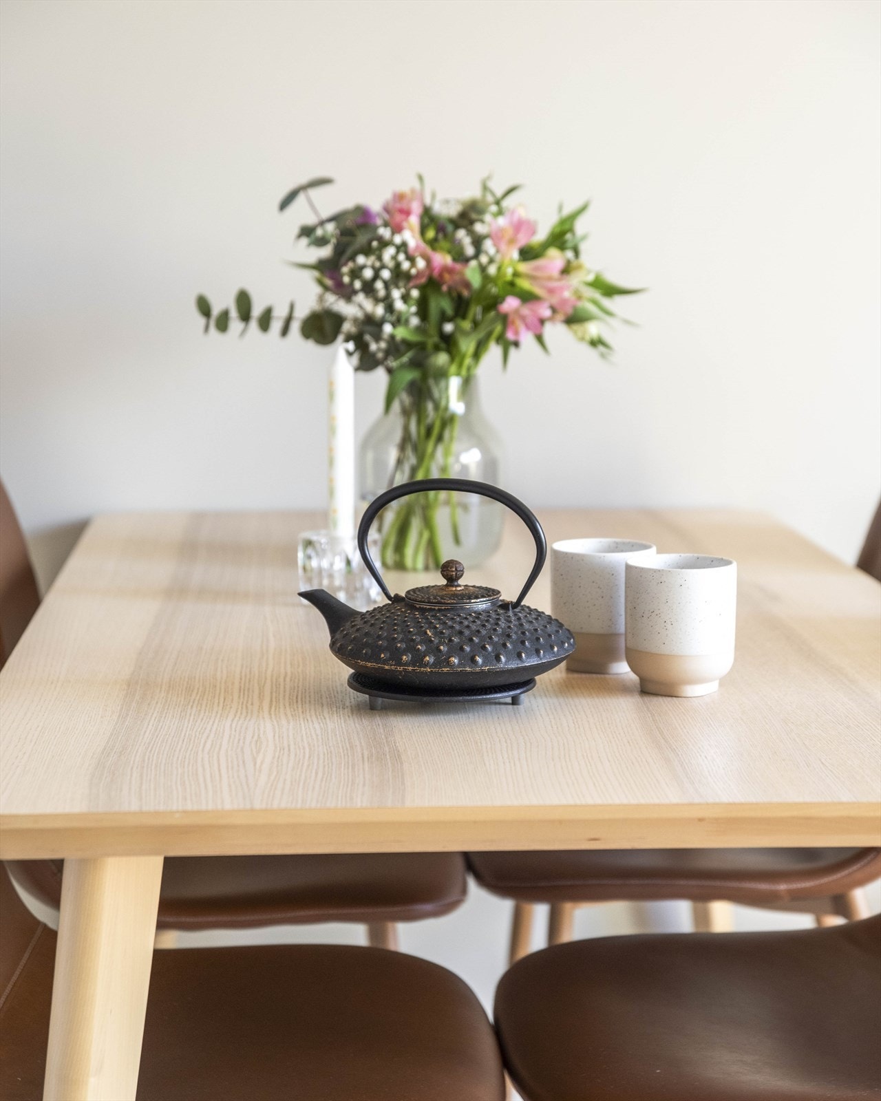 Lave felleskostnader (3 753 kr pr. md.) hvor blant annet varmtvann, fyring, internett og kabel-TV er inkludert. Galleribilde