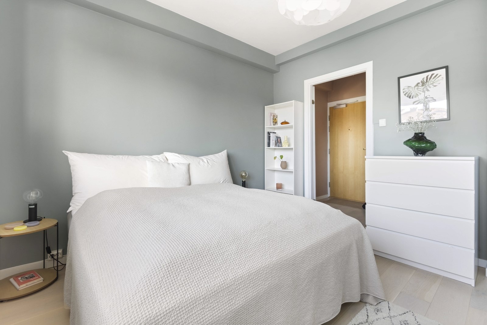 For øvrig er det godt med lagringsplass i blant annet disponibel bod i felles kjeller og på loft. Galleribilde