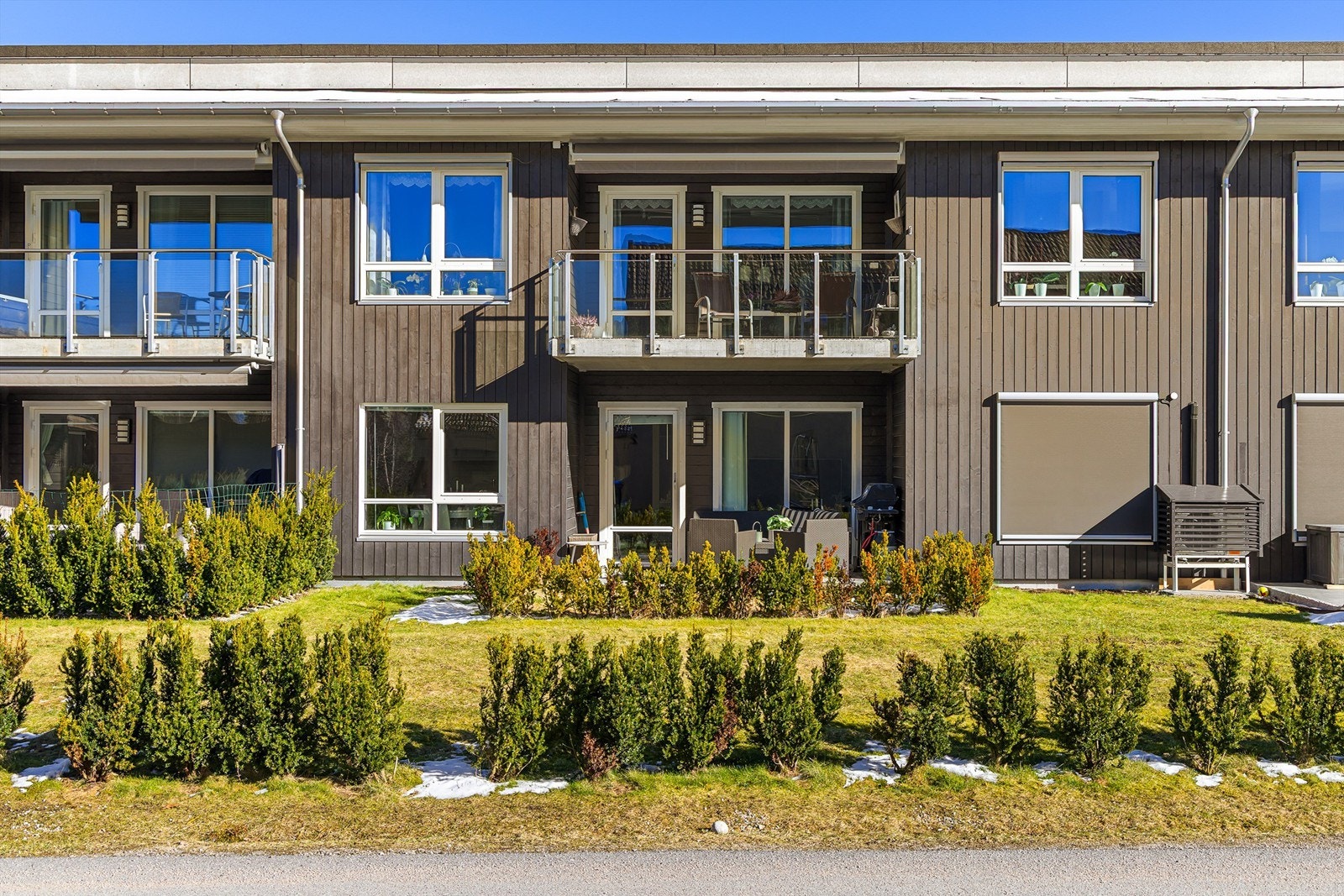 I sommermånedene uteplassen solfylt fra ettermiddag til kveld. Galleribilde