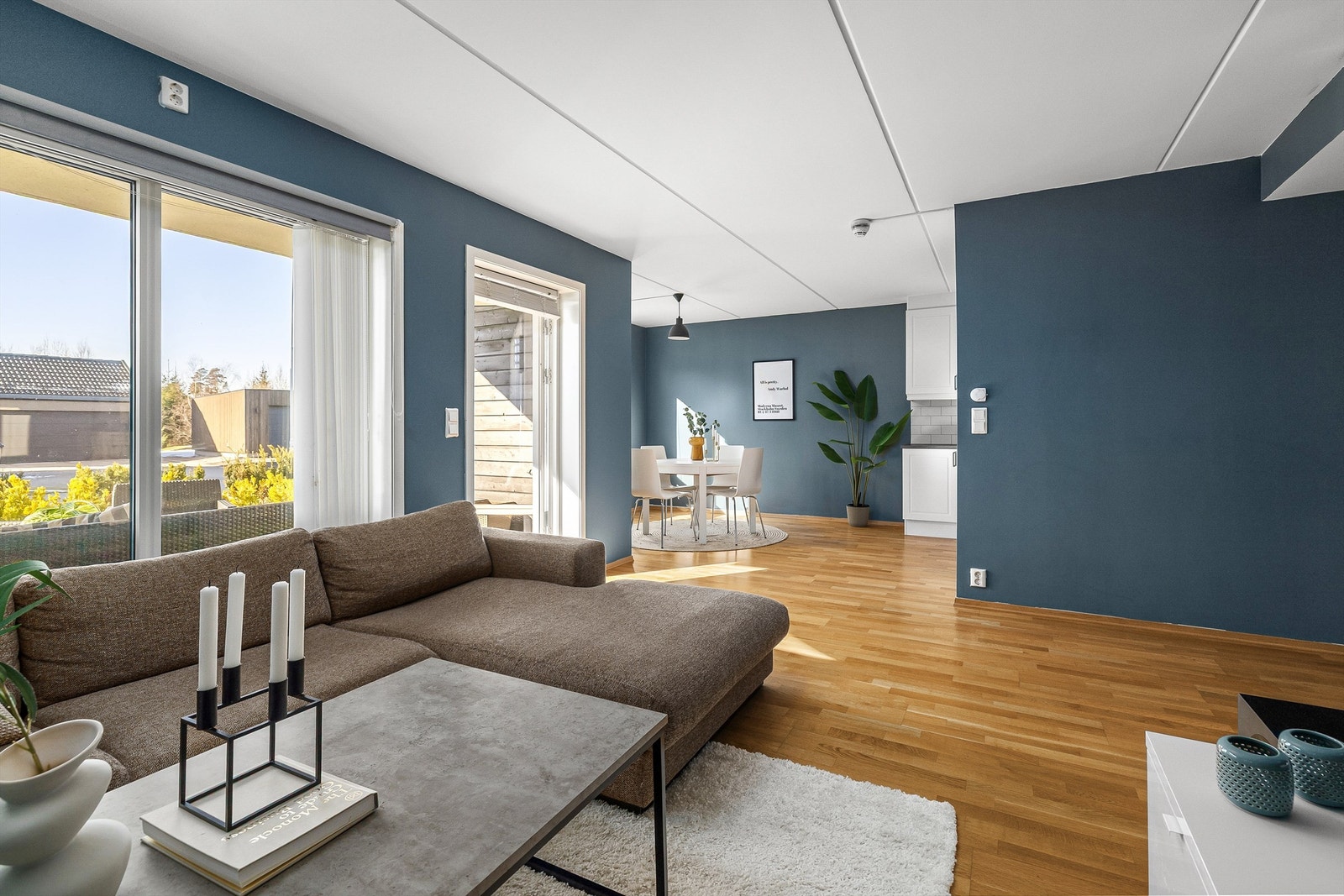 Lokalveien 24 presenteres av Kenneth Graarud Olsen i Krogsveen. Galleribilde