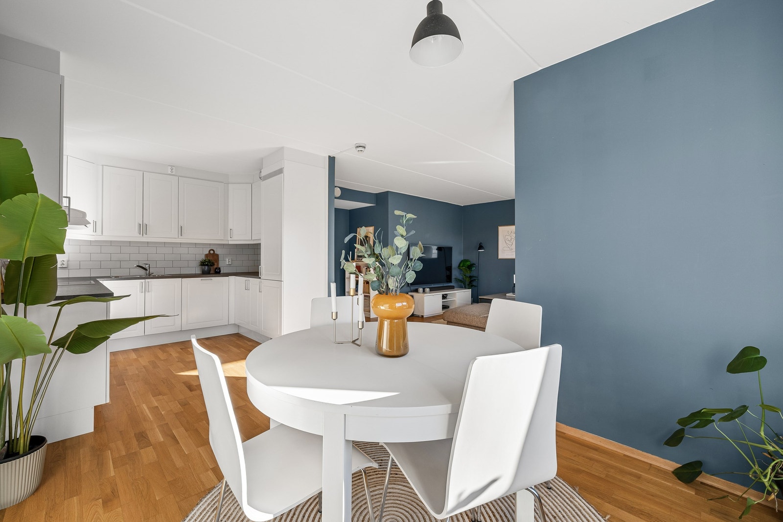 Kjøkkeninnredningen er en stilsikker løsning fra kvalitetsprodusenten Sigdal. Galleribilde