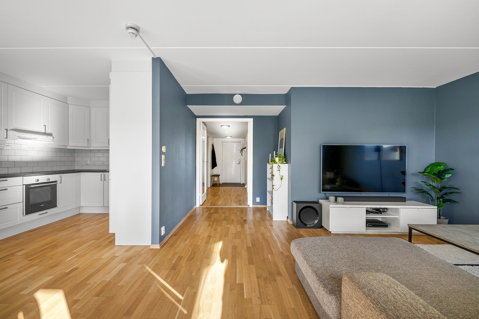 Gangen kan lukkes av om det er behov for å avskjerme soverommene fra stuen. Galleribilde