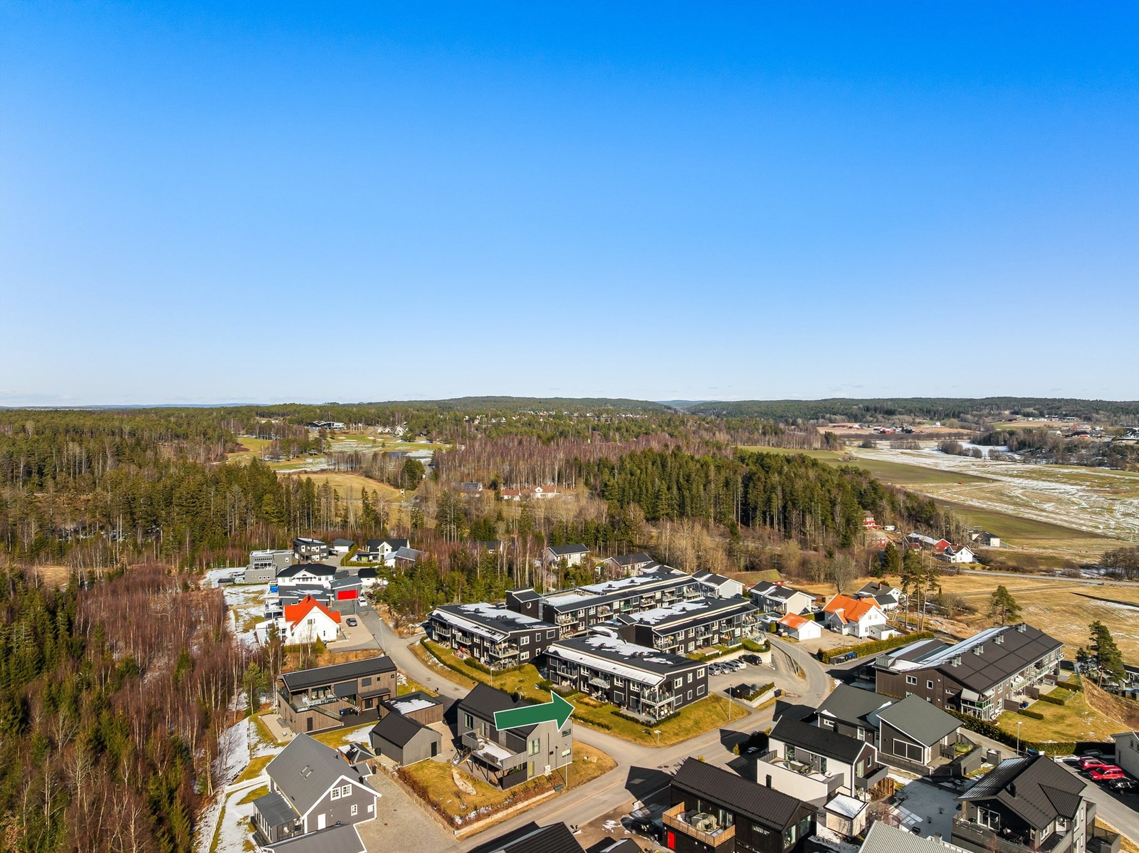 I Elingaardkilen Terrasse tilbaketrukket i høyden, tett på skog og mark, kun 15 minutter unna sentrum. Galleribilde