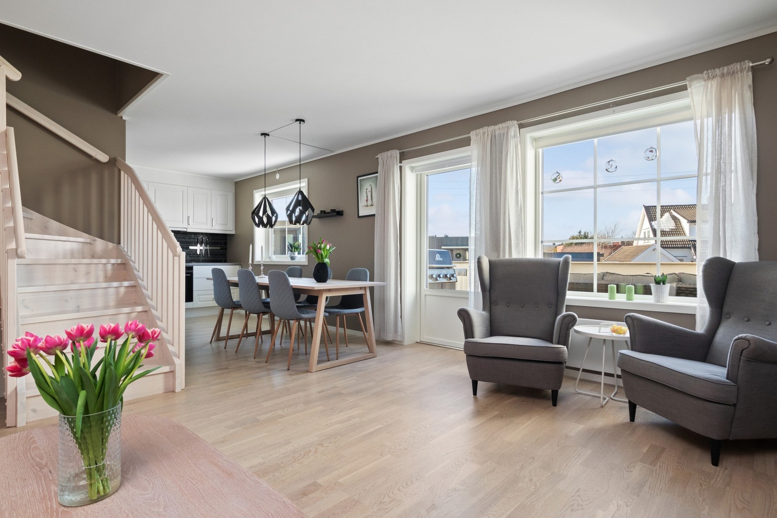 Gauterødveien 131B er en attraktiv 4-roms selveierleilighet over to etasjer, oppført med god standard i 2021. Galleribilde