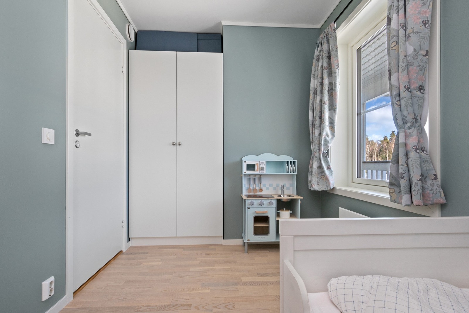 Alle soverom har medfølgende skaper. Galleribilde