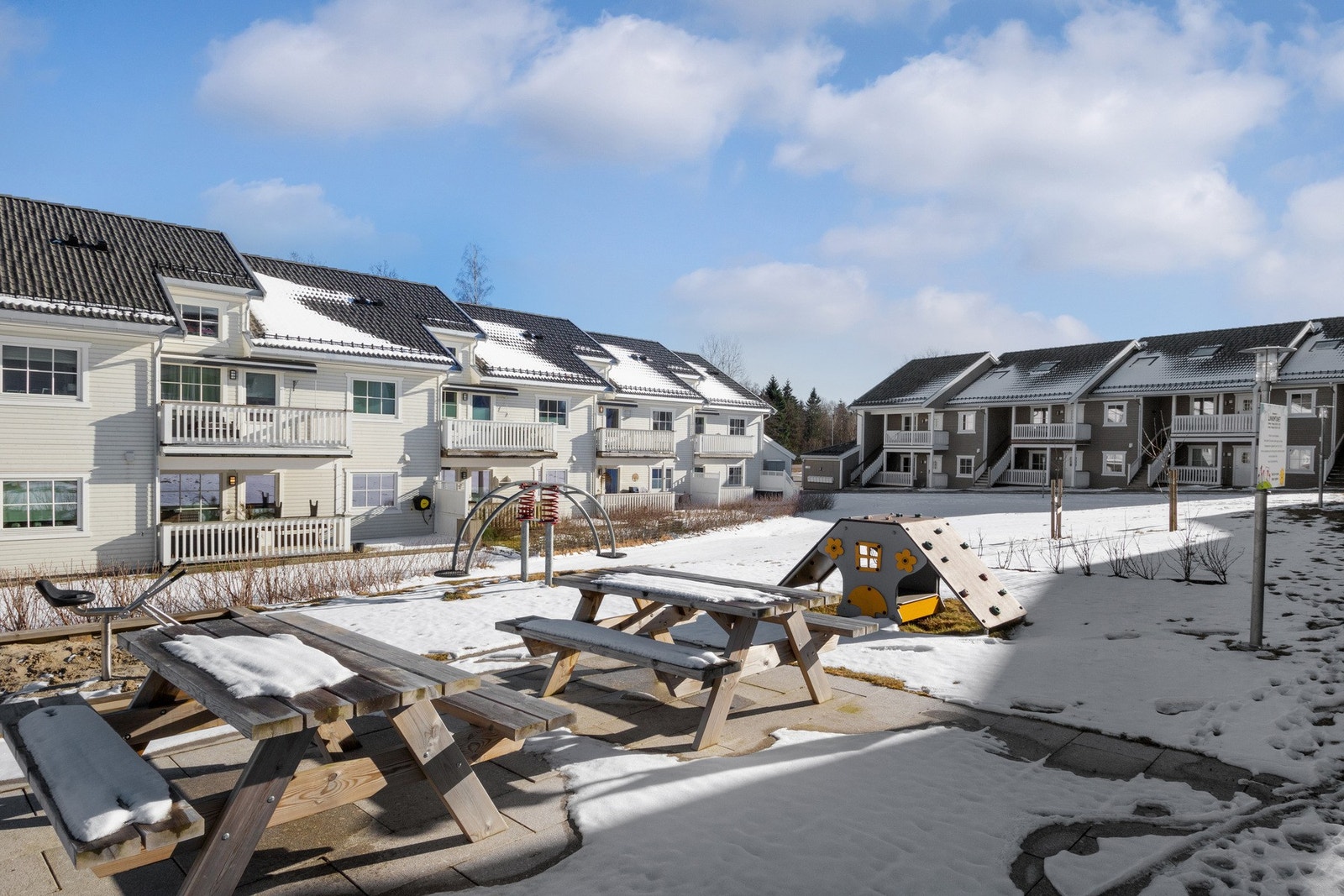 Til barnas store glede er det to etablerte lekeområder/lekeplasser. Galleribilde