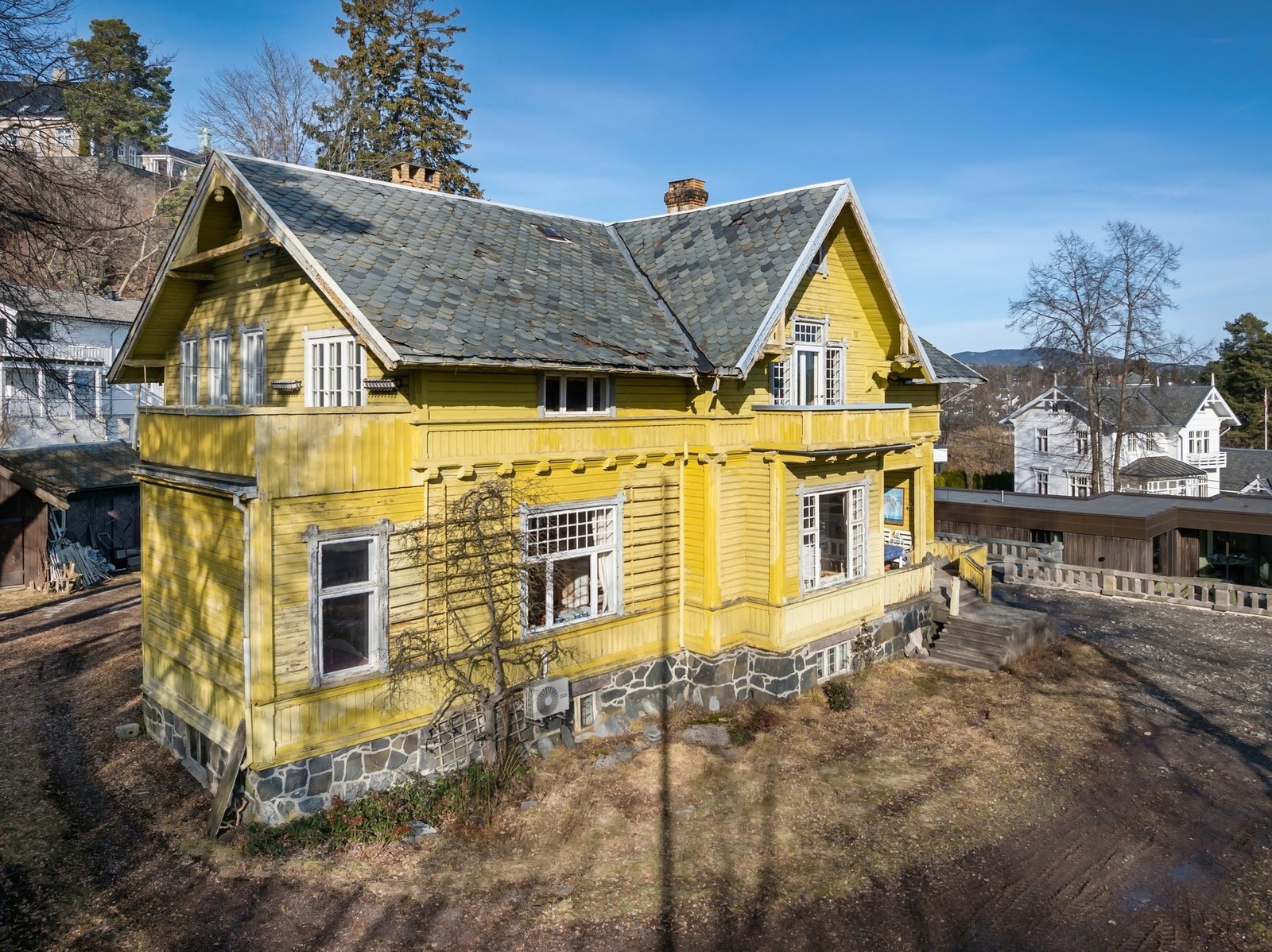 Ombygget til tomannsbolig i 1946/47 etter pålegg - urørt siden. Galleribilde