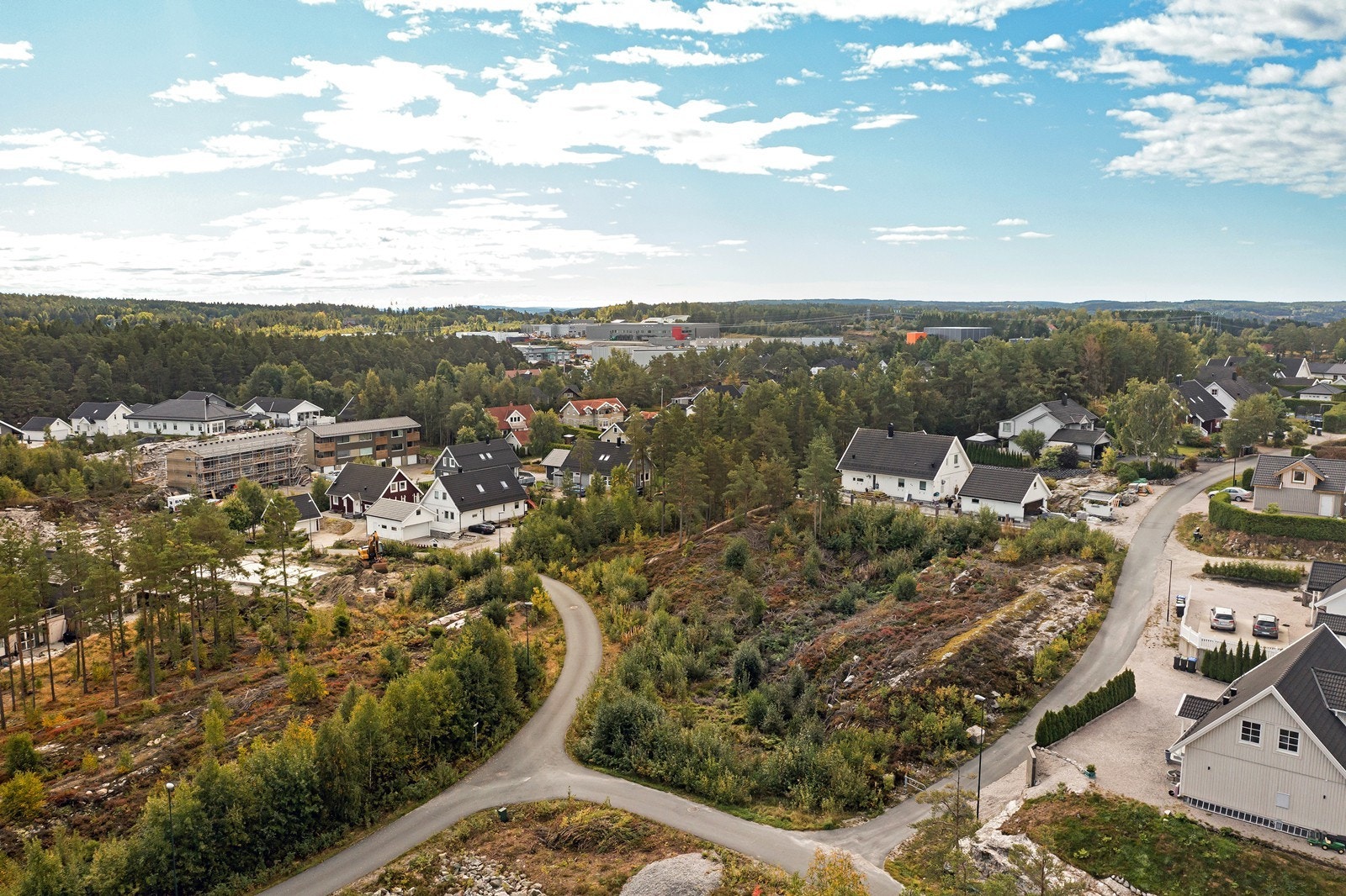 Eiendommen ligger landlig til i et nytt boligområde ved Missingmyr i Råde kommune. Galleribilde