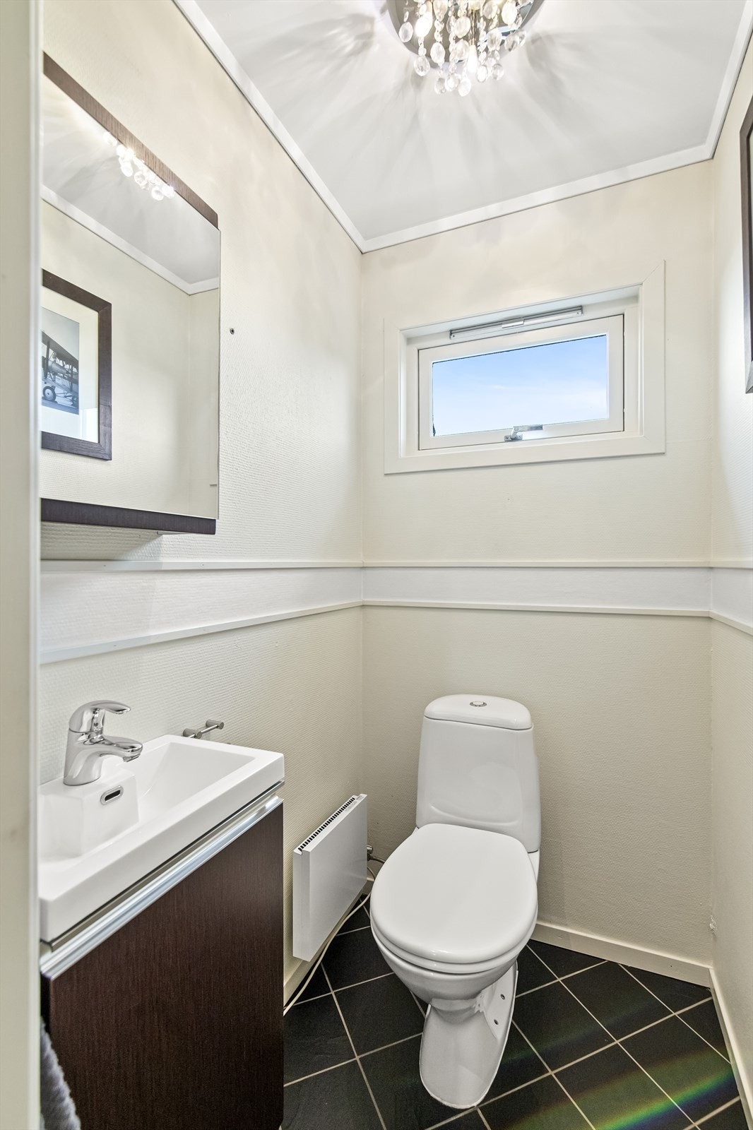 Separat toalettrom i hovedetasjen Galleribilde