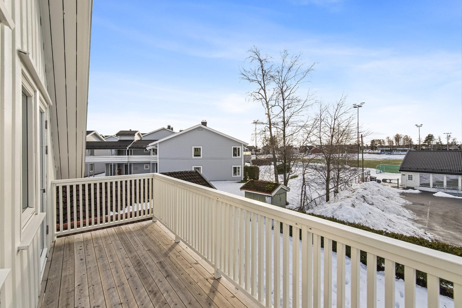 Balkong med god plass og svært gode solforhold Galleribilde