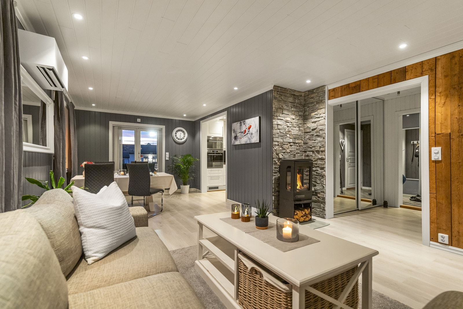 Deilig vedovn med 3-sidig glass for godt syn til flammene Galleribilde