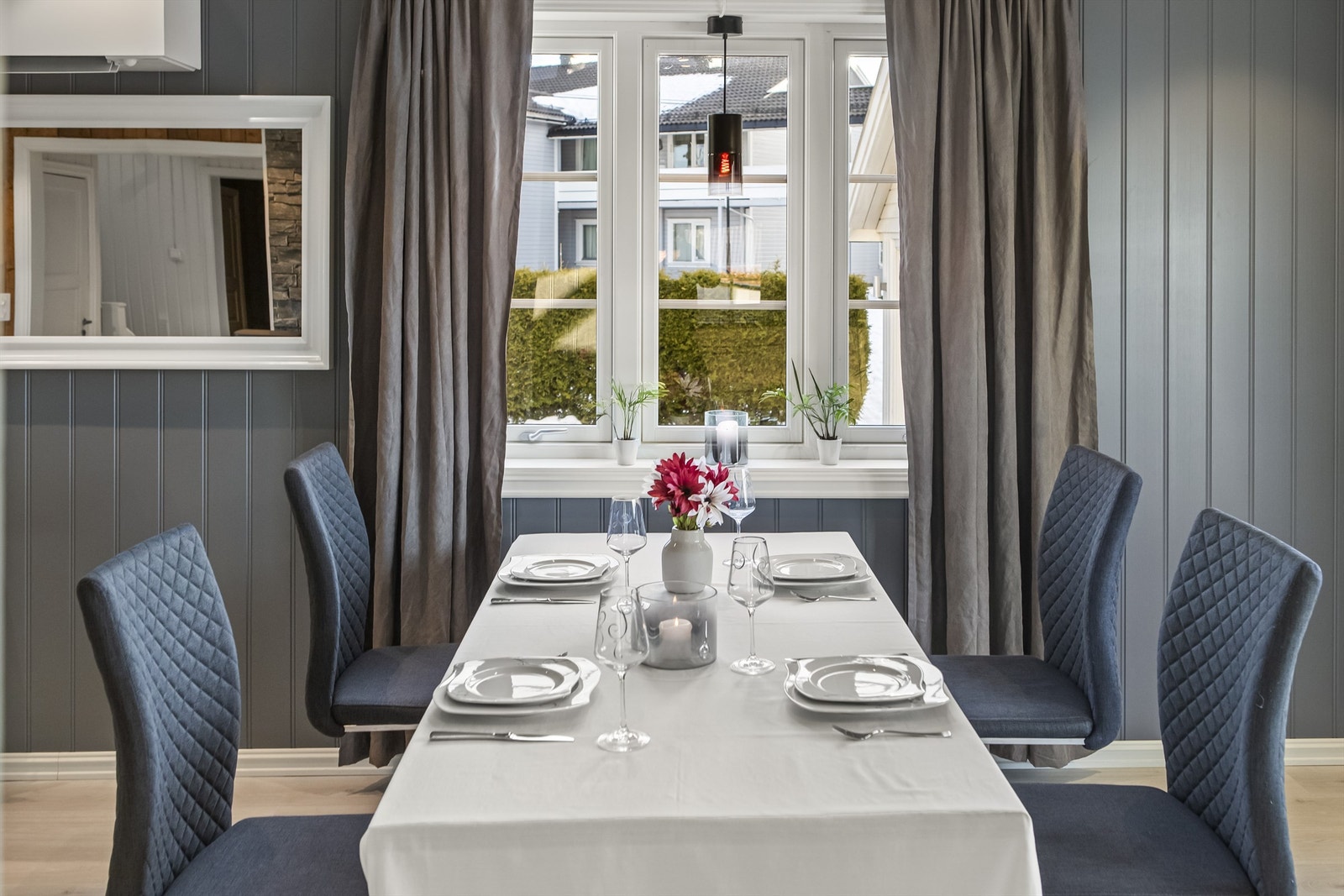 Her er duket for hyggelige lag med familie og venner Galleribilde