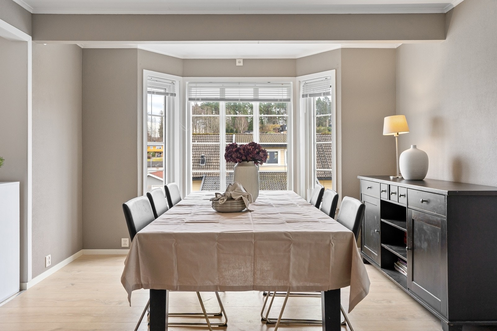 Detalj av spisestue. Galleribilde