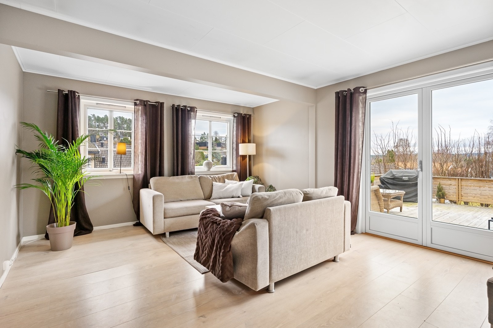 Stue med utgang til veranda. Galleribilde