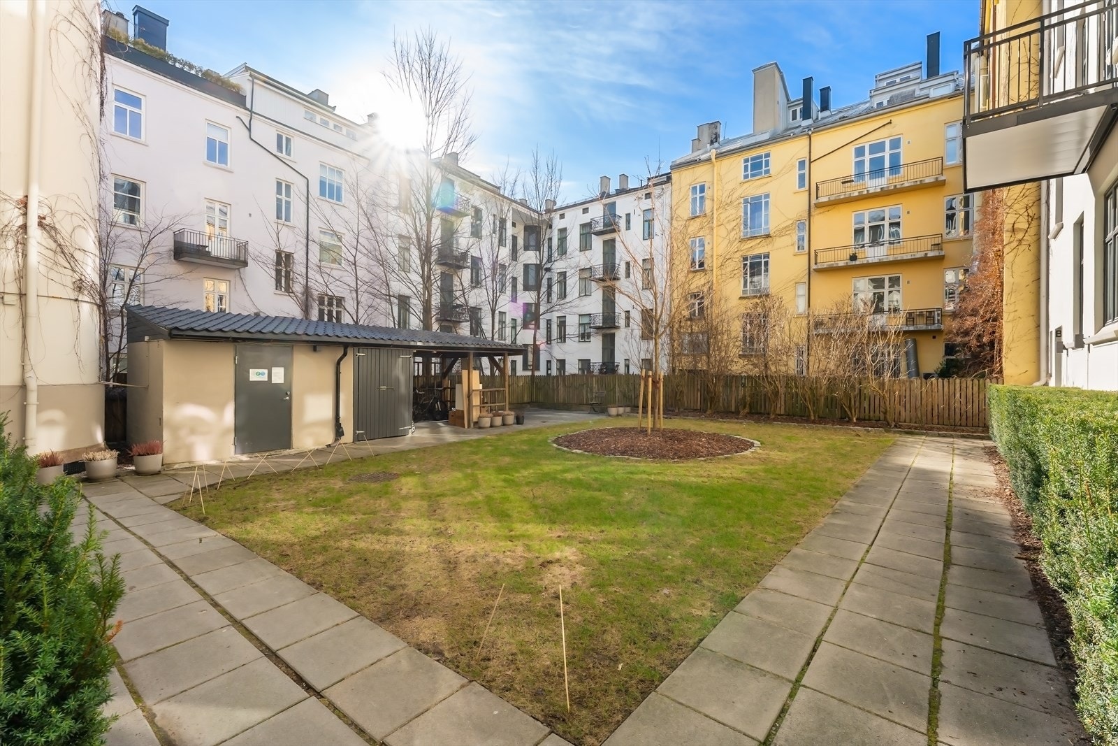 Flott bakgård Galleribilde