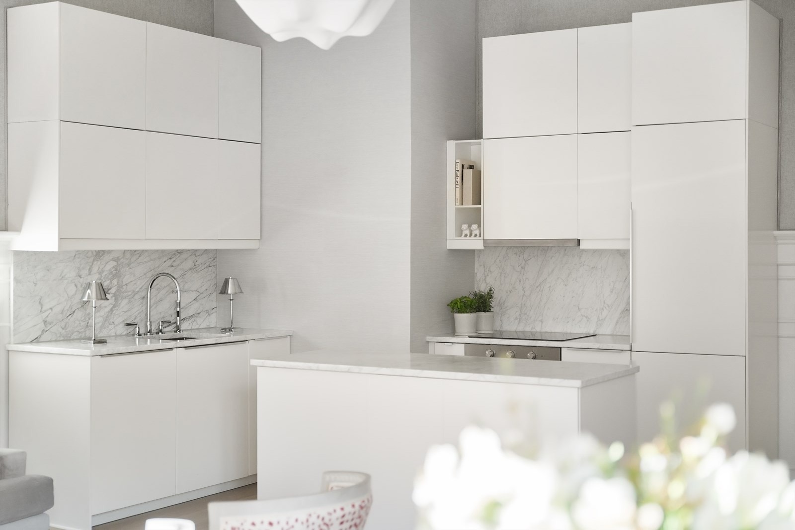 Kjøkkenøy i tilsvarende utførelse som kjøkkeninnredningen Galleribilde