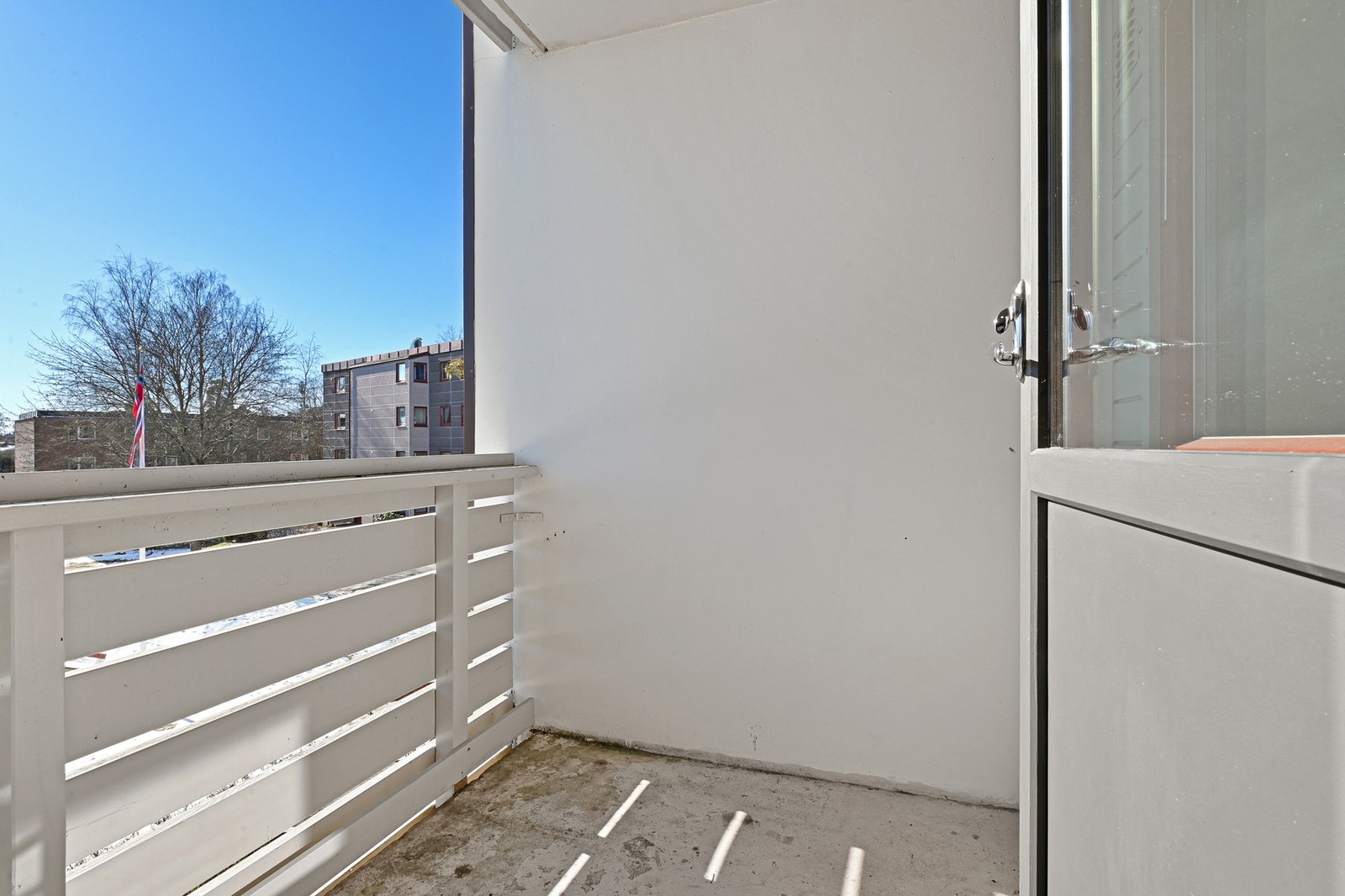 Fra kjøkken er det adkomst til en balkong på 3 m². Galleribilde