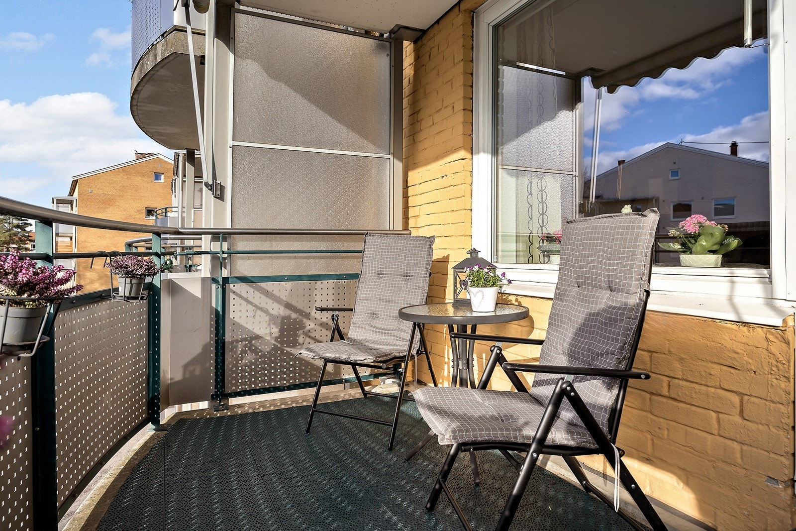 Solrik vestvendt balkong Galleribilde