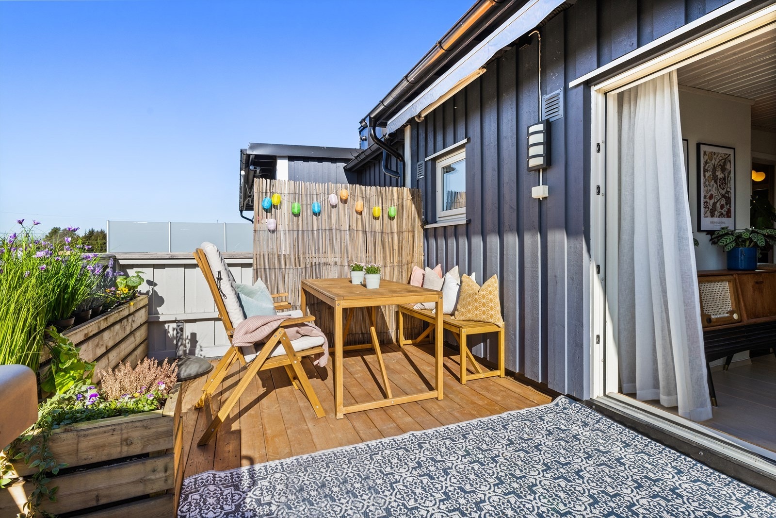 Skjermet terrasse med lite innsyn. Galleribilde
