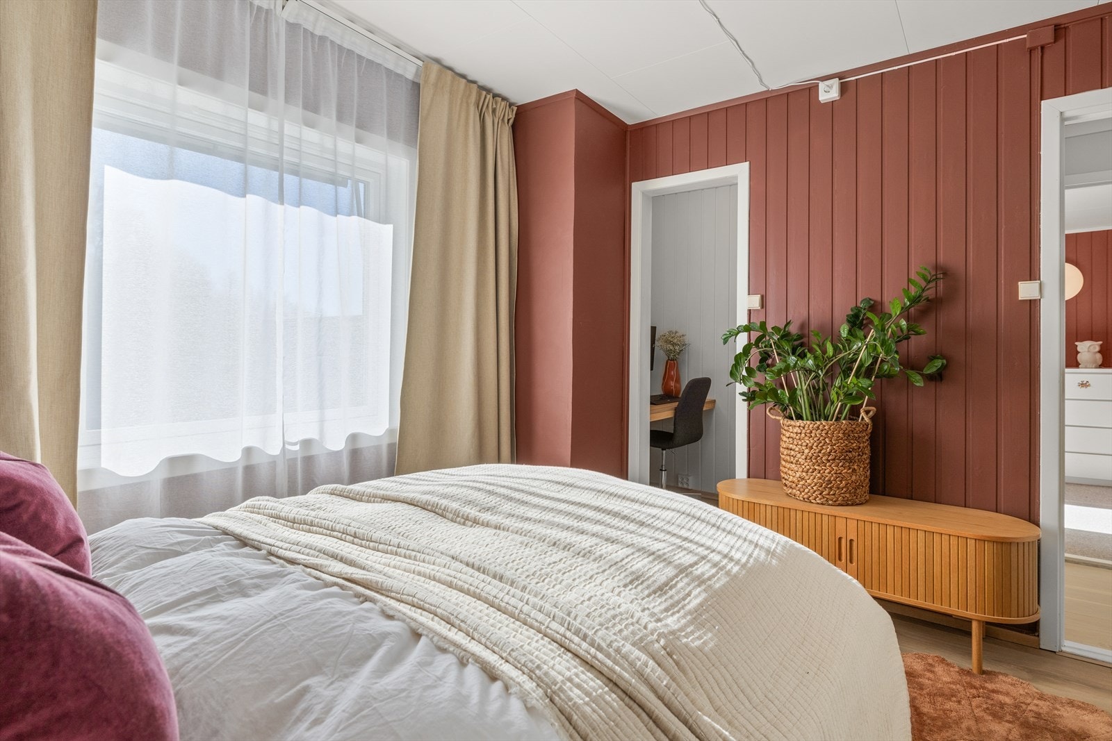 Godt med naturlig lysinnslipp og vendt ut mot rolige omgivelser. Galleribilde
