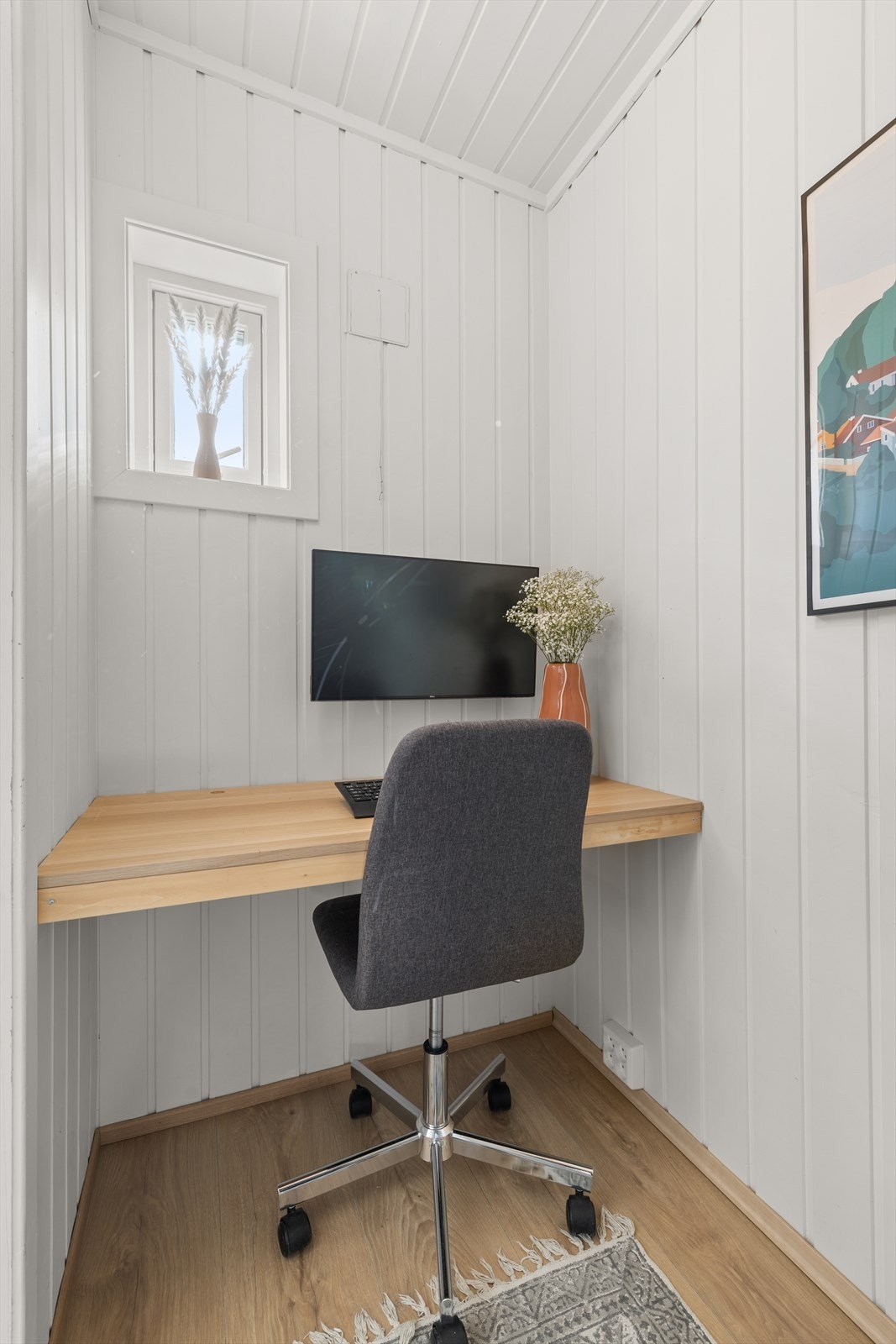 Soverommet er tilknyttet eget hjemmekontor/bod. Galleribilde