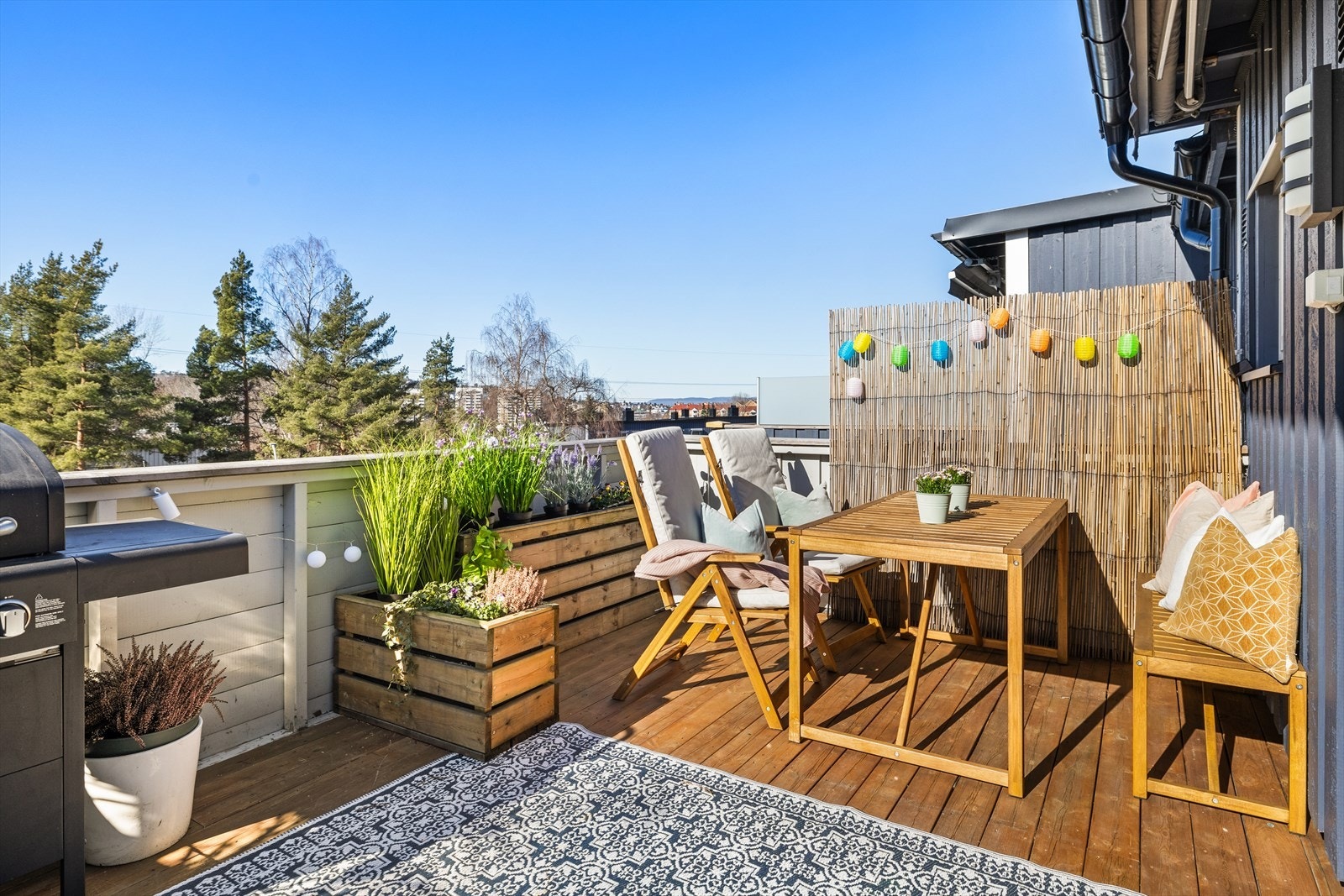 Fra stue er det utgang til vestvendt balkong på 14 m². Galleribilde