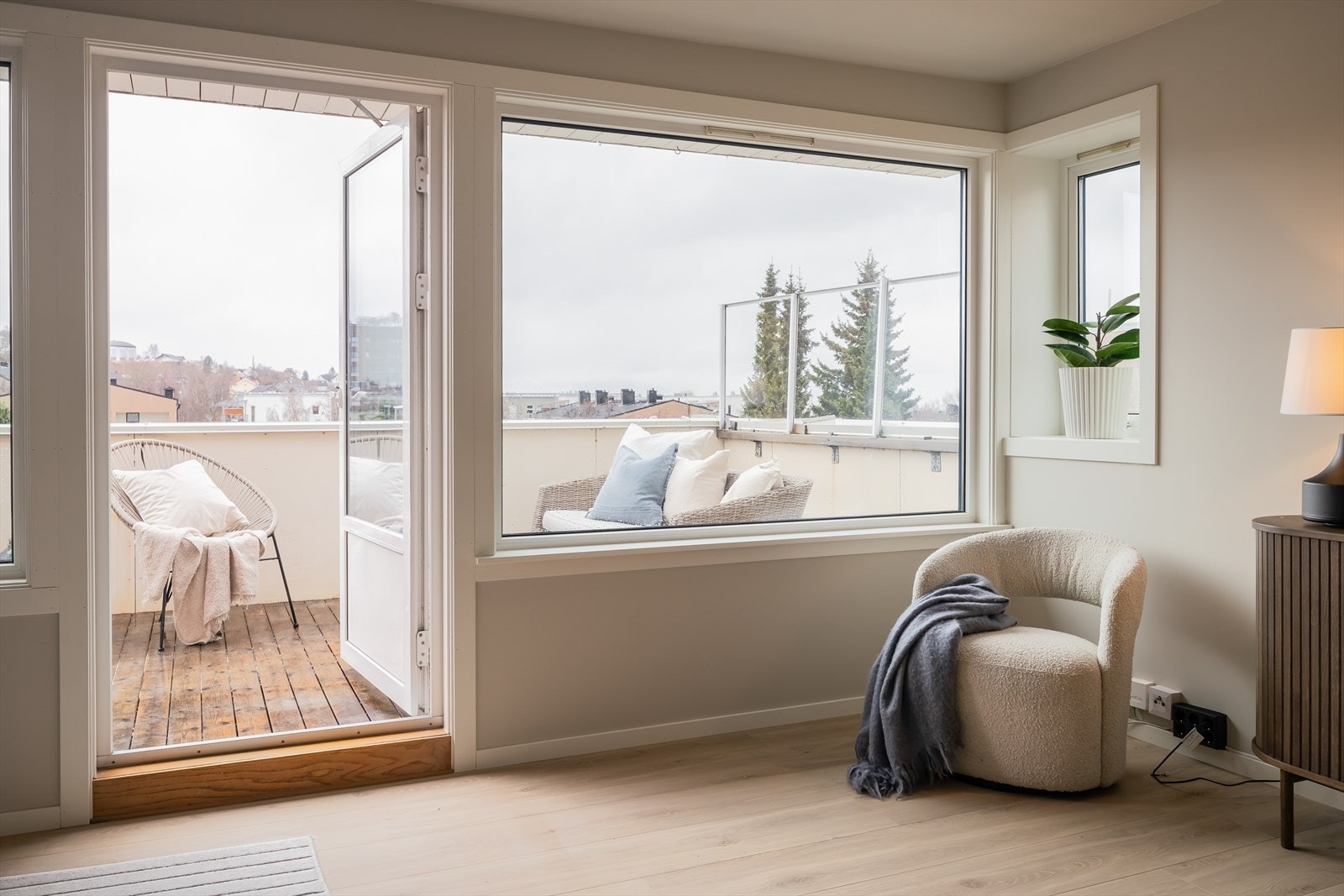 Felleskost. inkluderer alt fra drift, kommunale avgifter, parkering i oppvarmet kjeller, samt TV/internett. Galleribilde