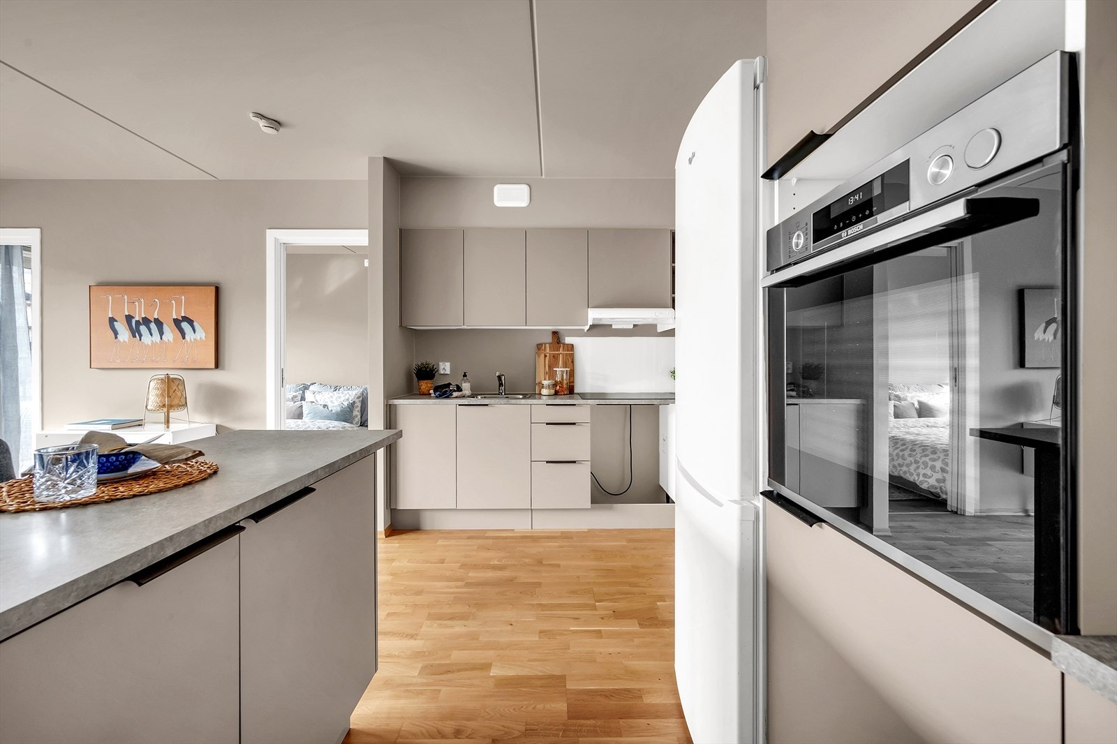 Det har også integrert platetopp og stekeovn. Galleribilde