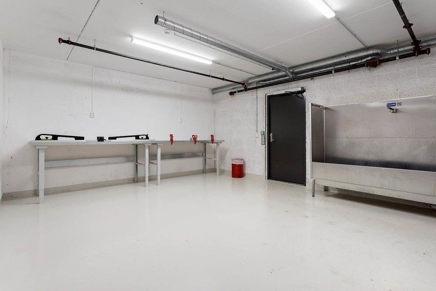Felles smørebod for prepping av ski og sykkelvask. Galleribilde