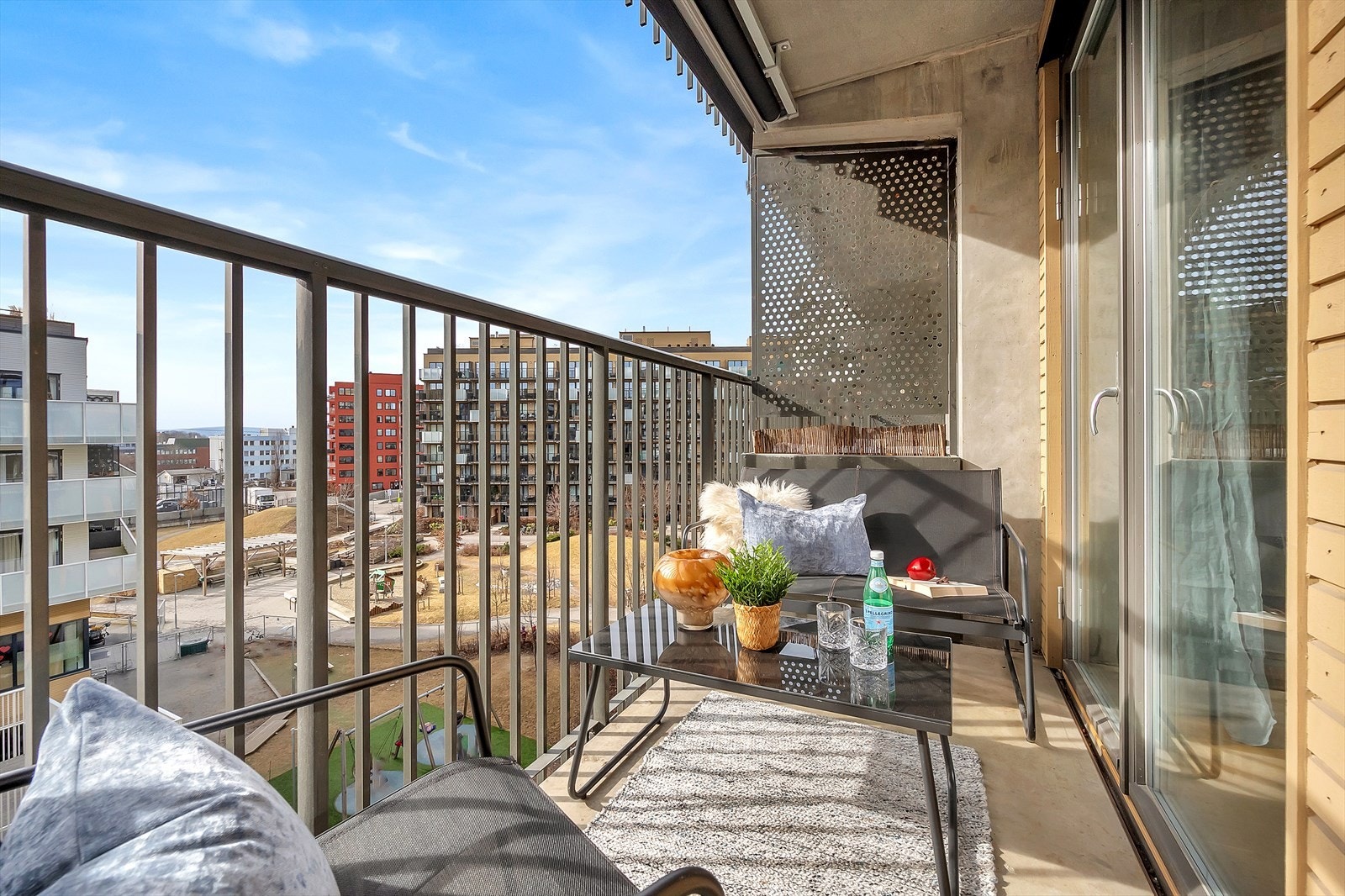 Her kan du innrede med ønskede utemøbler, beplantning og evt gass-/elektrisk grill. Galleribilde