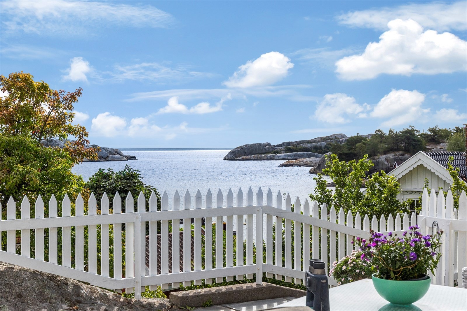 Stort nydeligere enn dette blir det ikke - her har du vakker skjærgård rett utenfor døren! Galleribilde