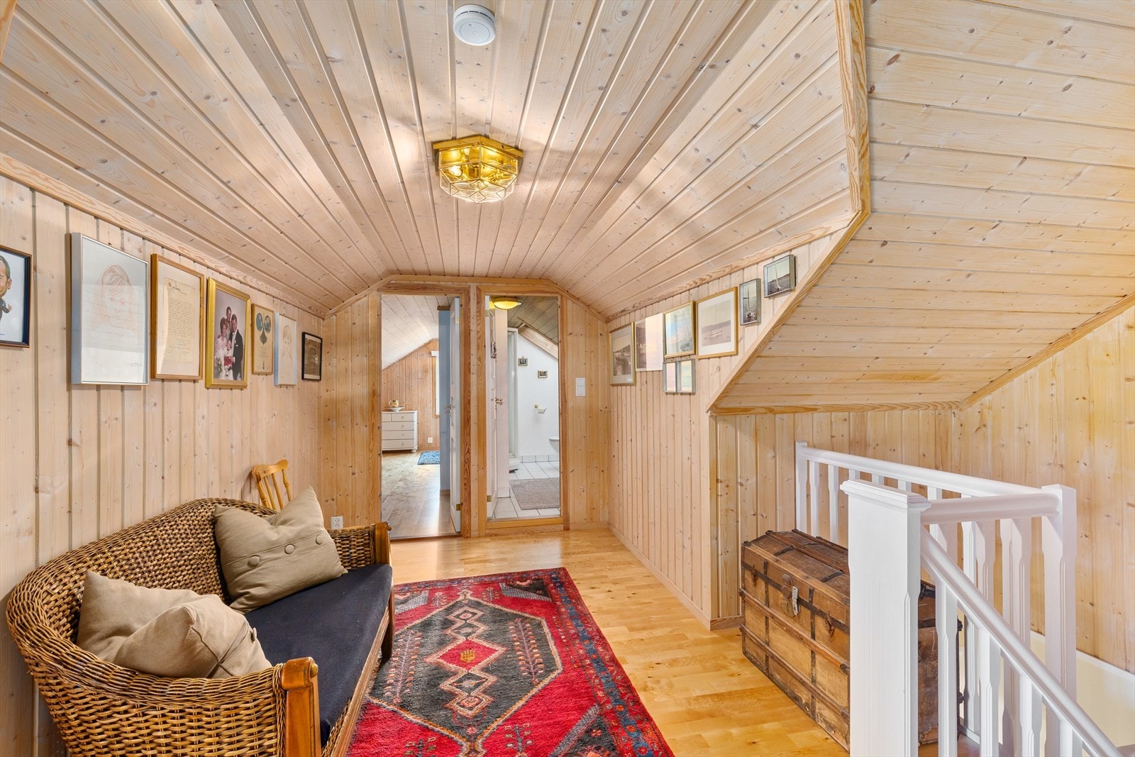 I andre etasje har boligen ytterligere tre trivelig rom, alle tilknyttet samme gang. Galleribilde