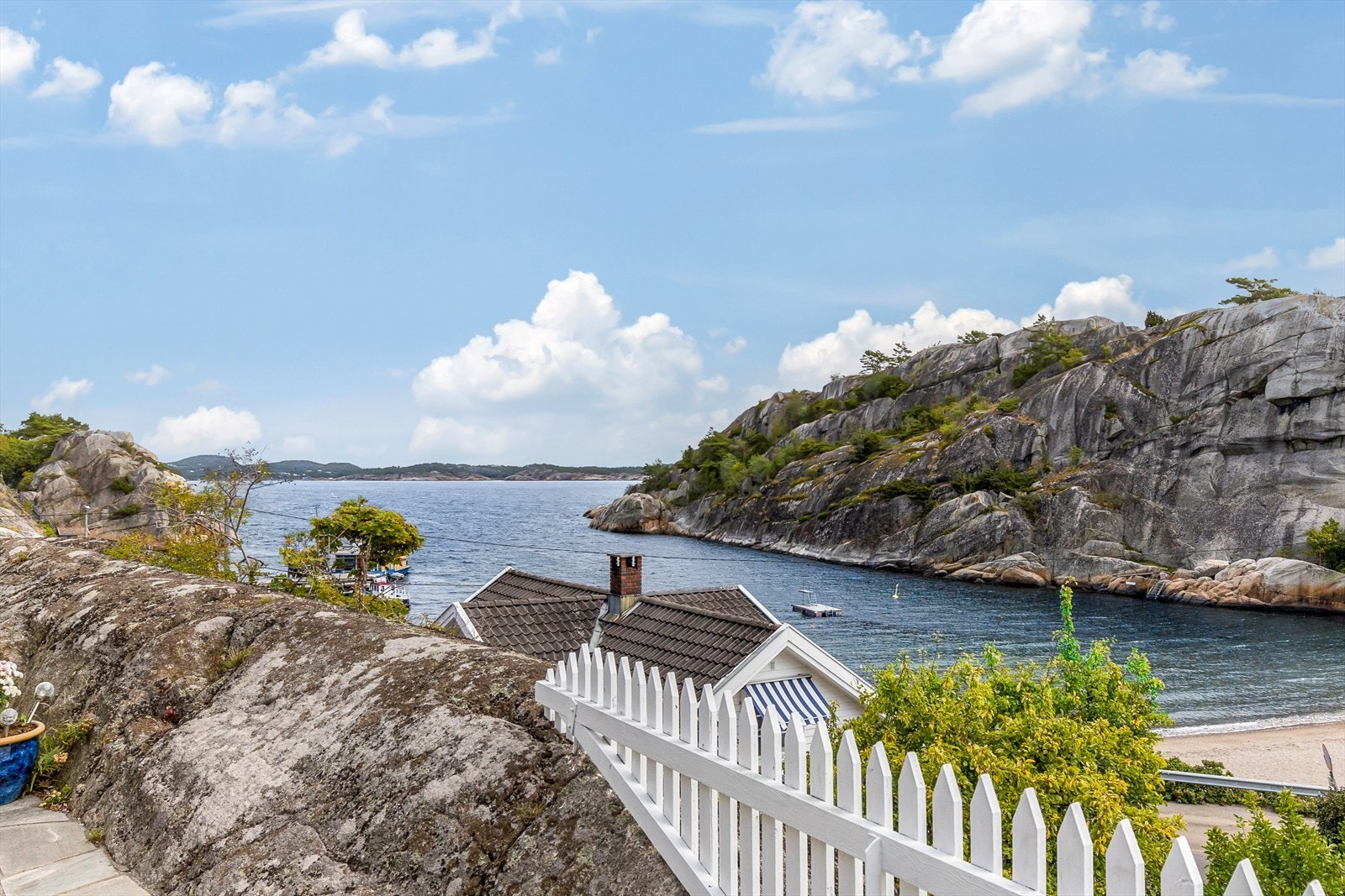 Her kan du glede deg over nydelig sjøutsikt. Galleribilde