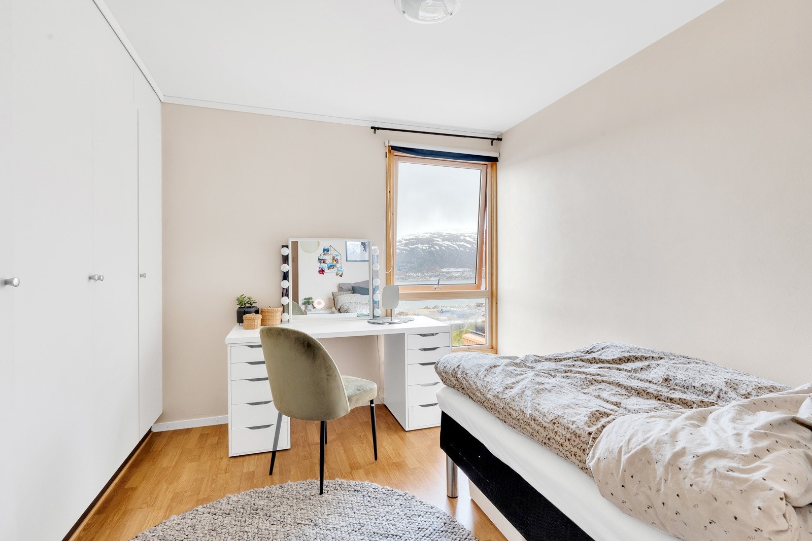 Leiligheten inneholder totalt 3 soverom Galleribilde