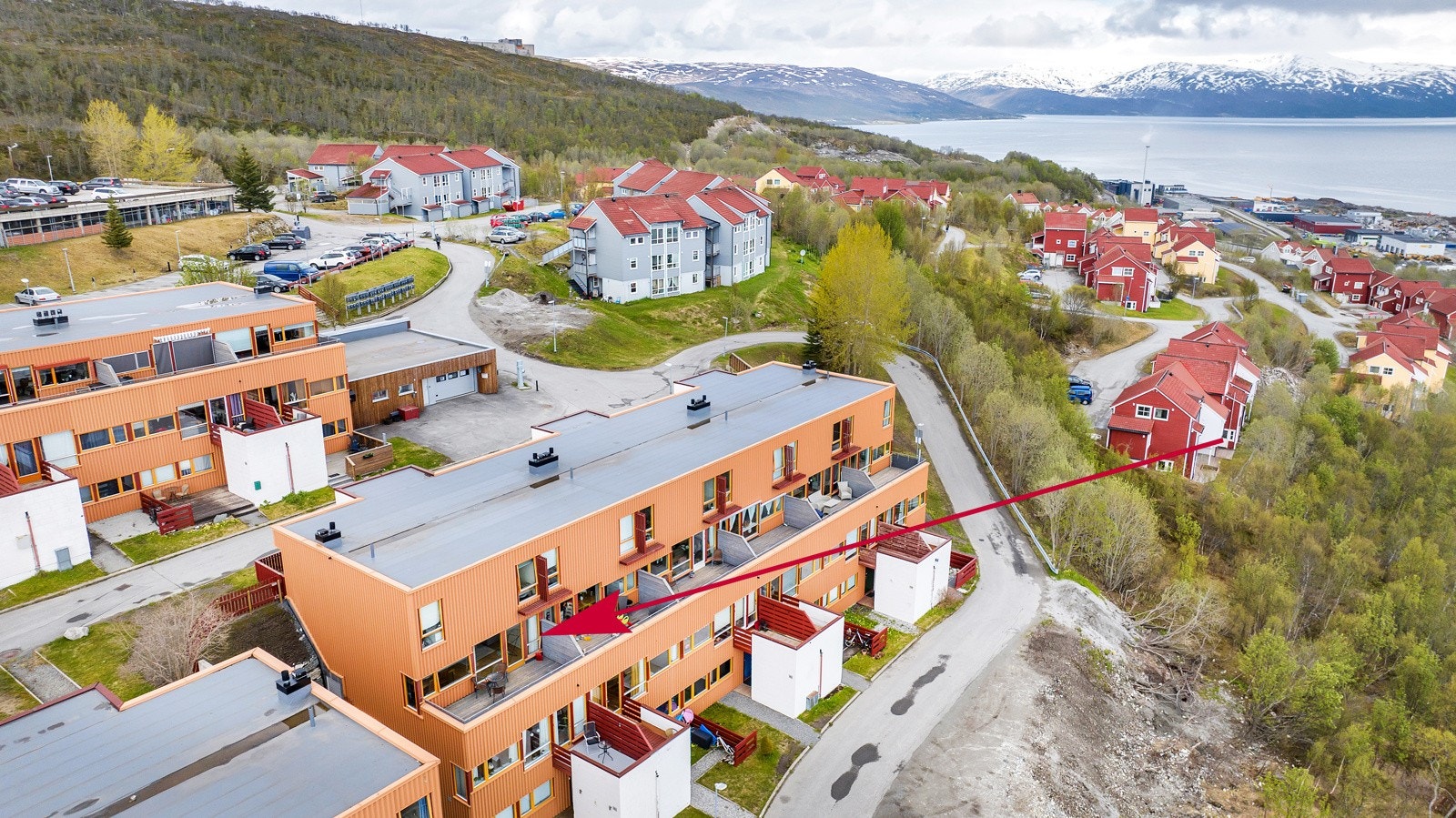 Friluftsområde med tur- og lysløype i umiddelbar nærhet Galleribilde