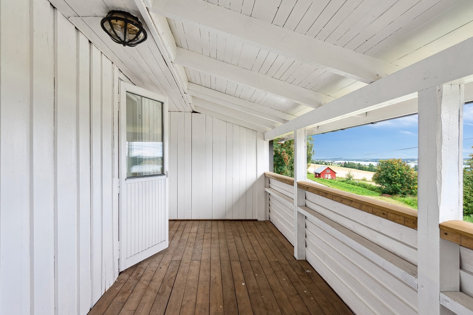 Overbygget balkong i andre etasje. Galleribilde