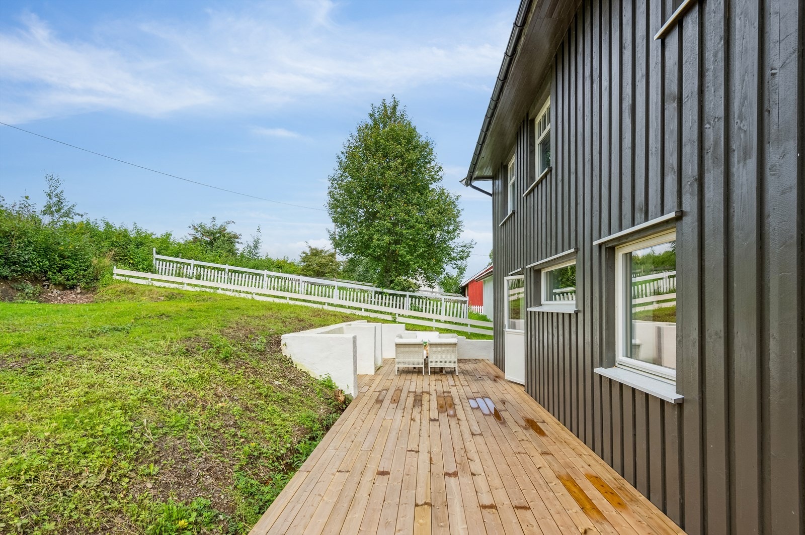 Terrasse på baksiden av boligen. Galleribilde