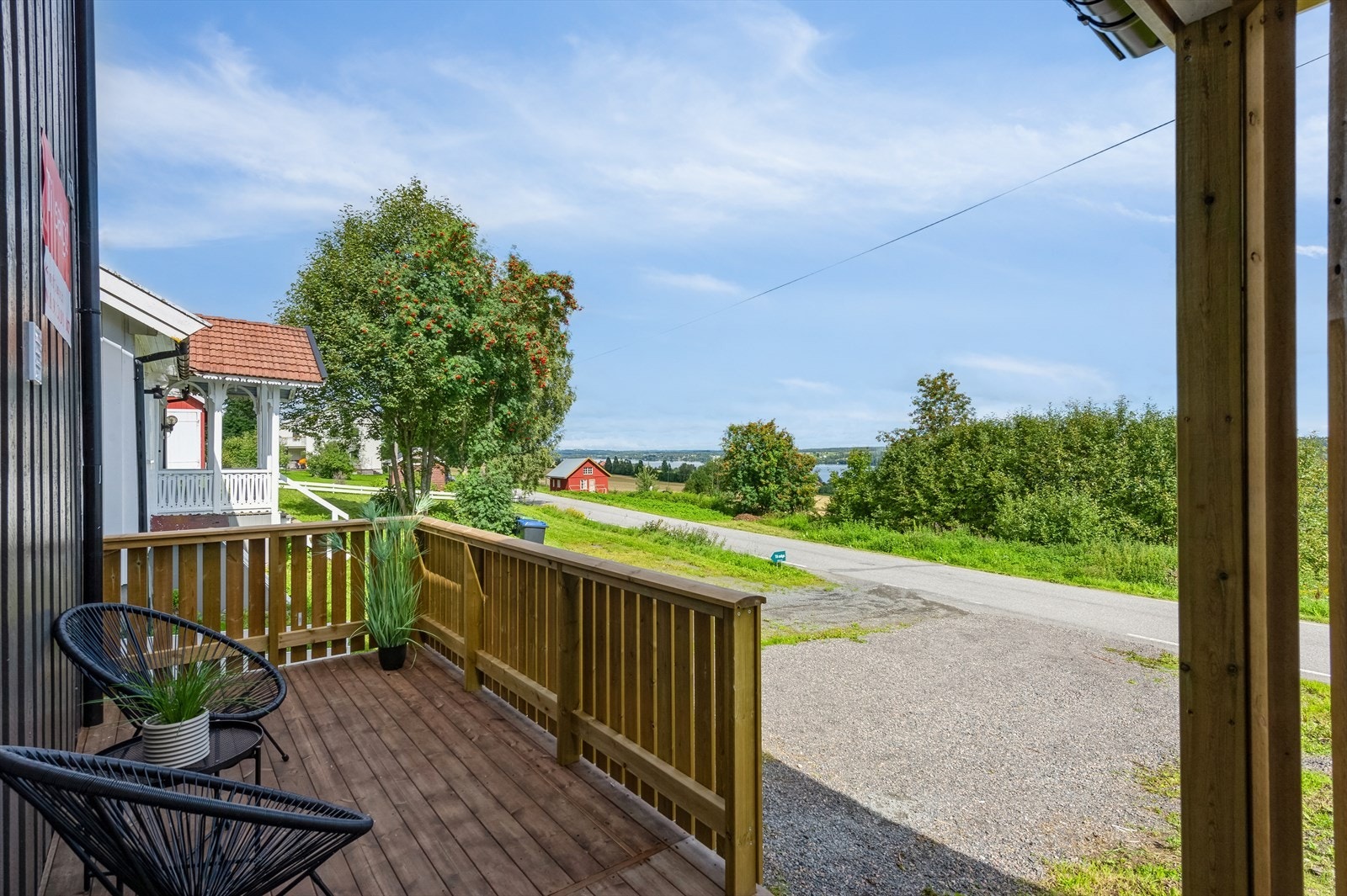 Veranda ved inngangspartiet. Galleribilde