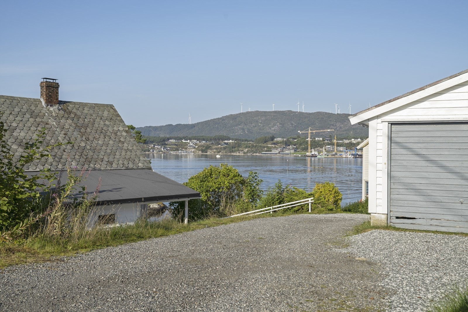 Opparbeidet med parkering i garasje og på tomt. Galleribilde