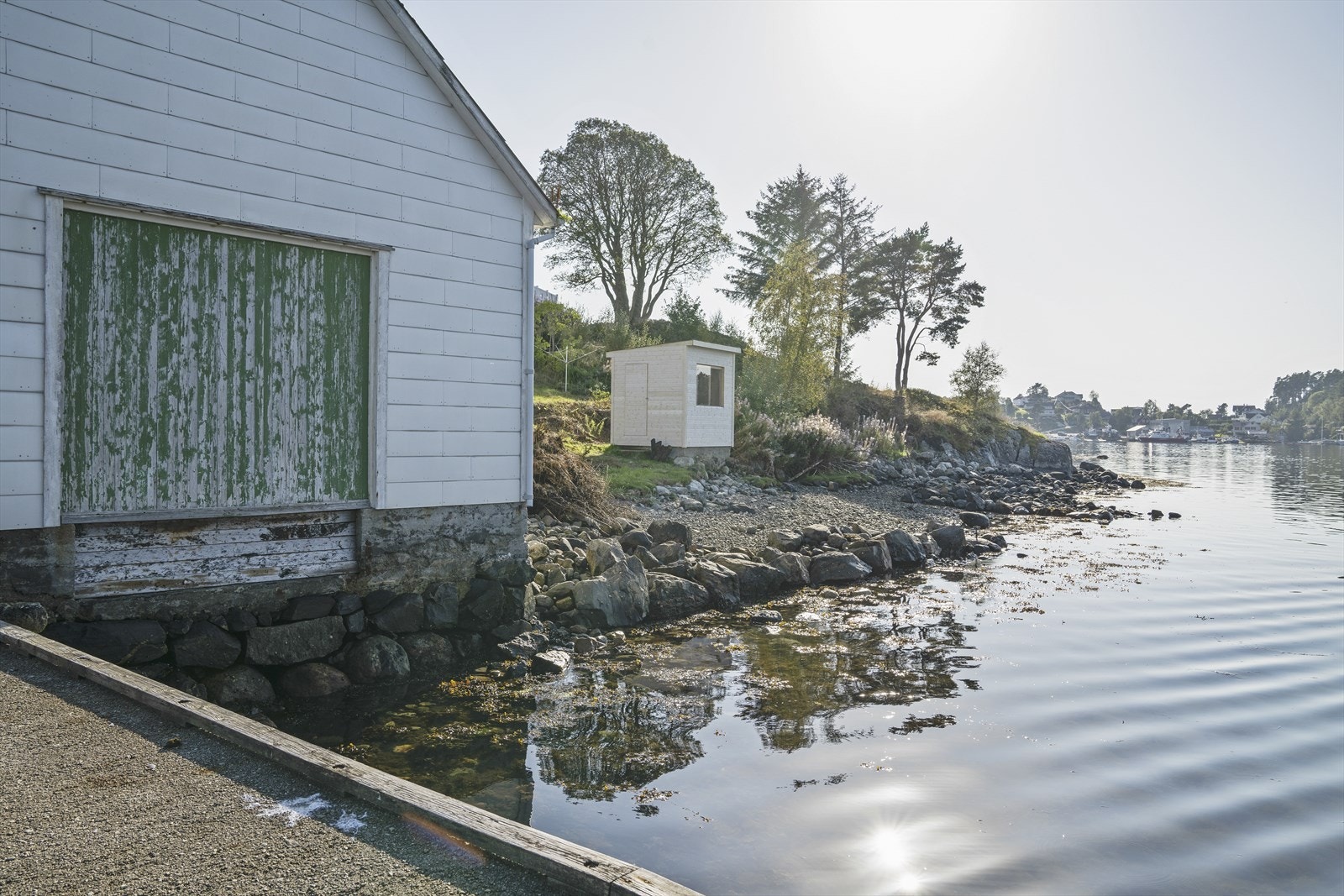 Naustet ligger en kort rusletur fra huset. Galleribilde